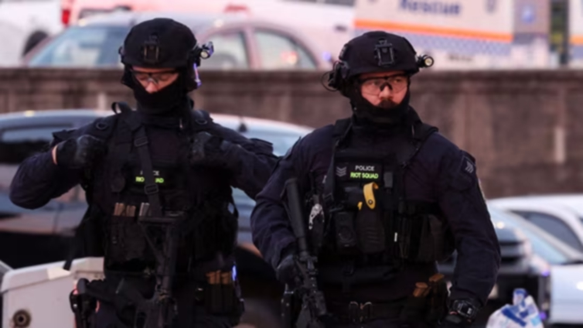 সিডনিতে গুলিবর্ষণ: বন্ডাই বিচে হামলাকারীর একজনকে শনাক্ত