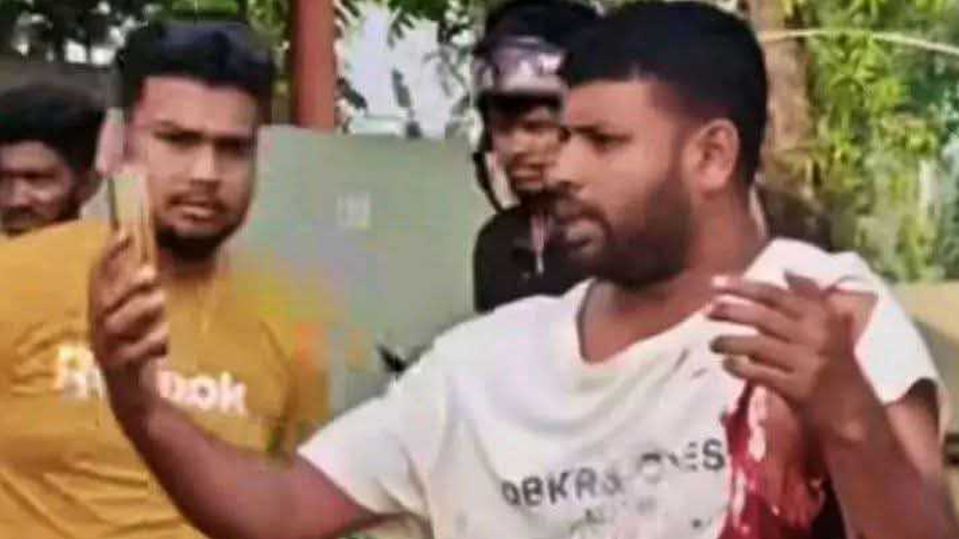 ফিলিং স্টেশনে পেট্রোল নেয়াকে কেন্দ্র করে যুবককে ছুরিকাঘাতের অভিযোগ