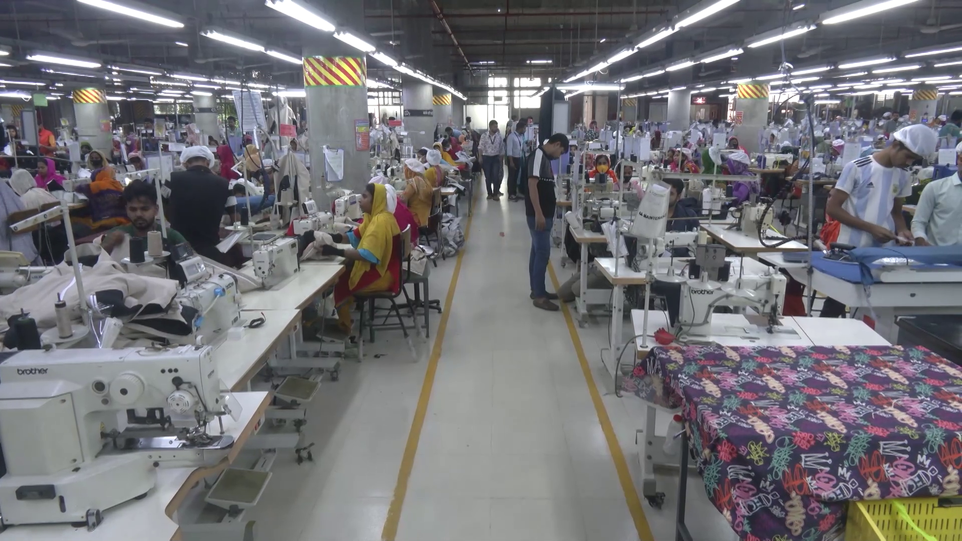 মার্কিন বাজারে পোশাক রফতানি: শীর্ষে ভিয়েতনাম, প্রবৃদ্ধিতে এগিয়ে বাংলাদেশ