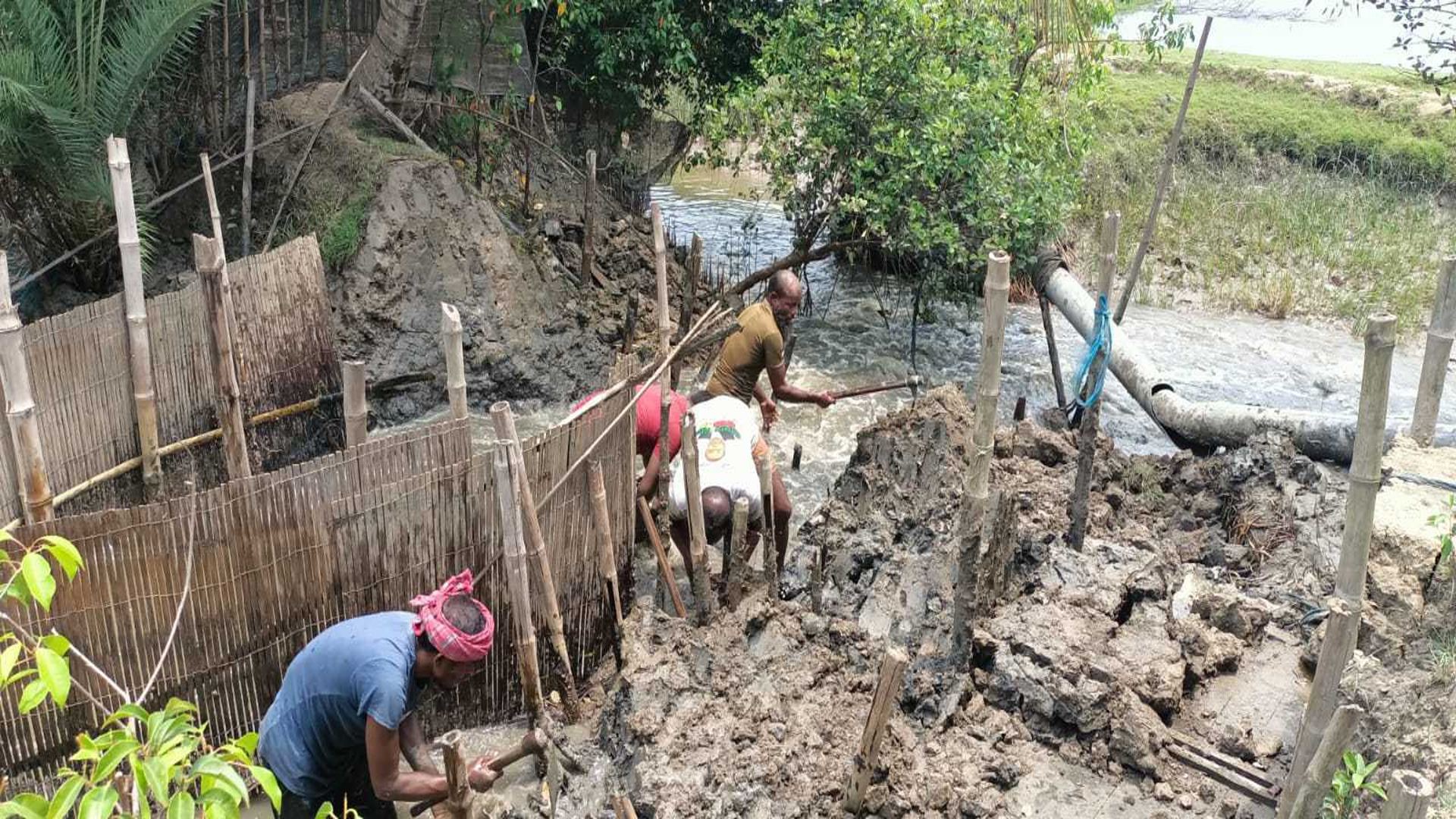 প্রতিমন্ত্রীর ফরিদুলের নির্দেশে রামপালে সরকারি খালের অবৈধ বাঁধ অপসারণ