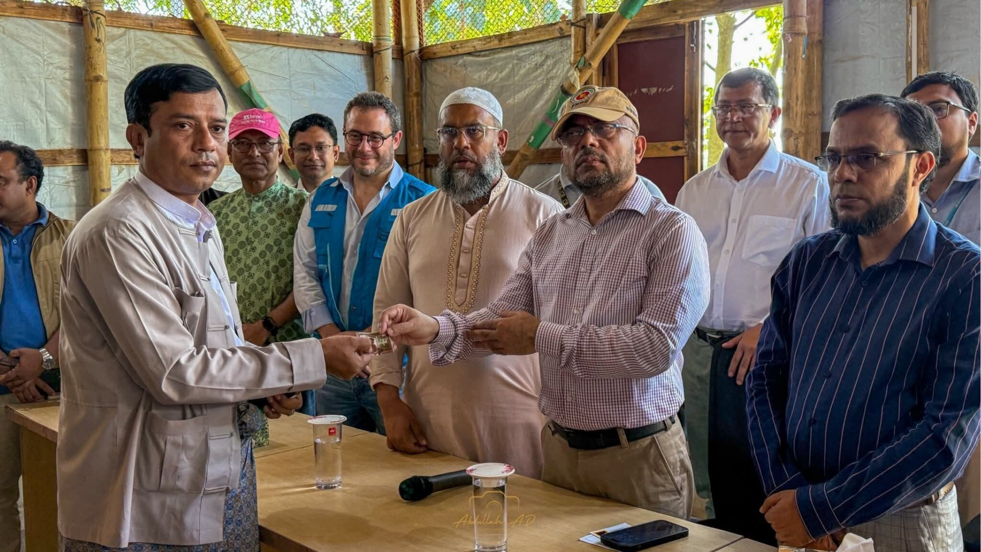 রোহিঙ্গাদের বৈধভাবে সিম কার্ড দিচ্ছে সরকার