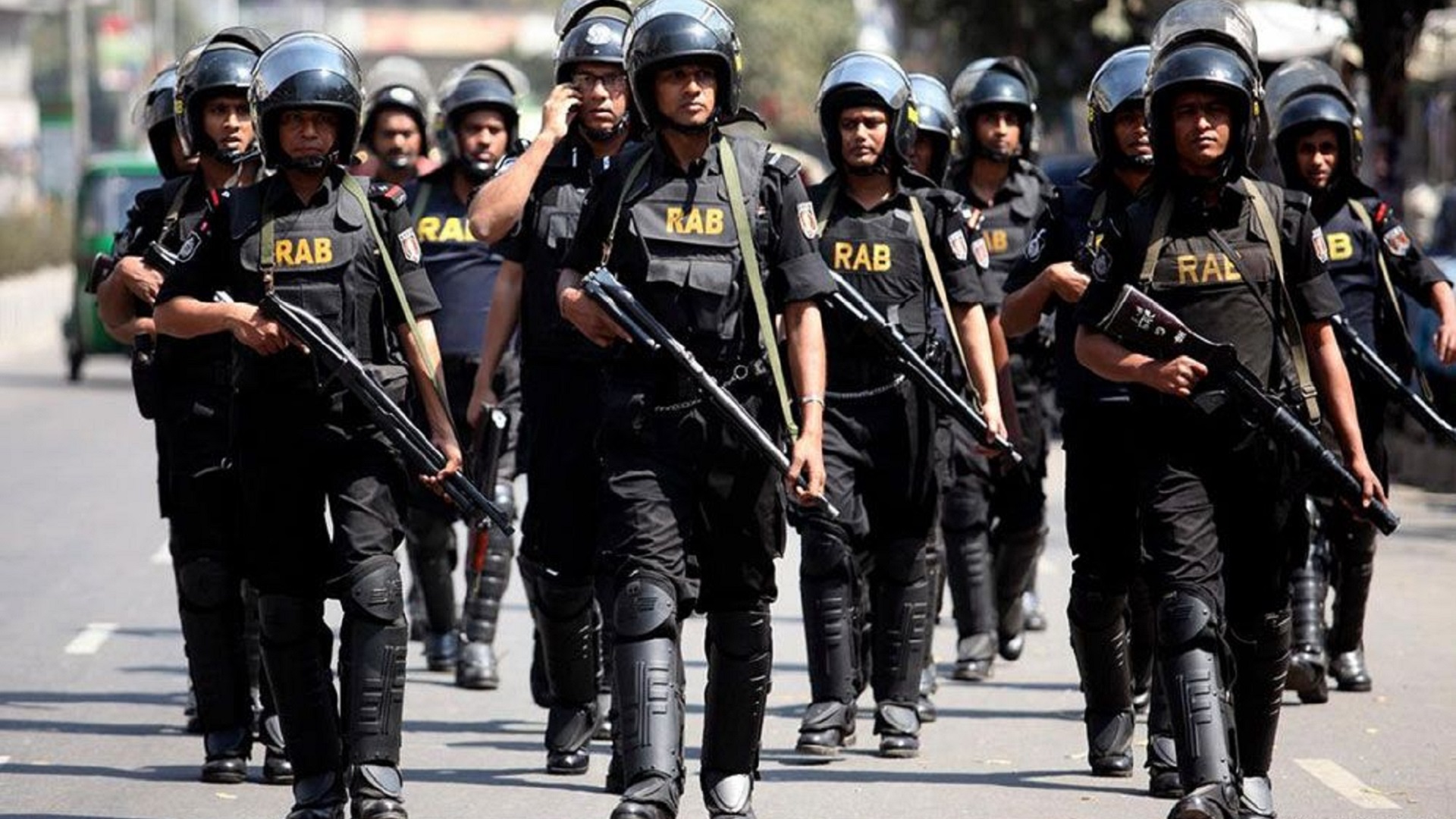 সলঙ্গায় আগ্নেয়াস্ত্র ও গোলাবারুদসহ দুটি প্রাইভেটকার জব্দ, গ্রেফতার ২