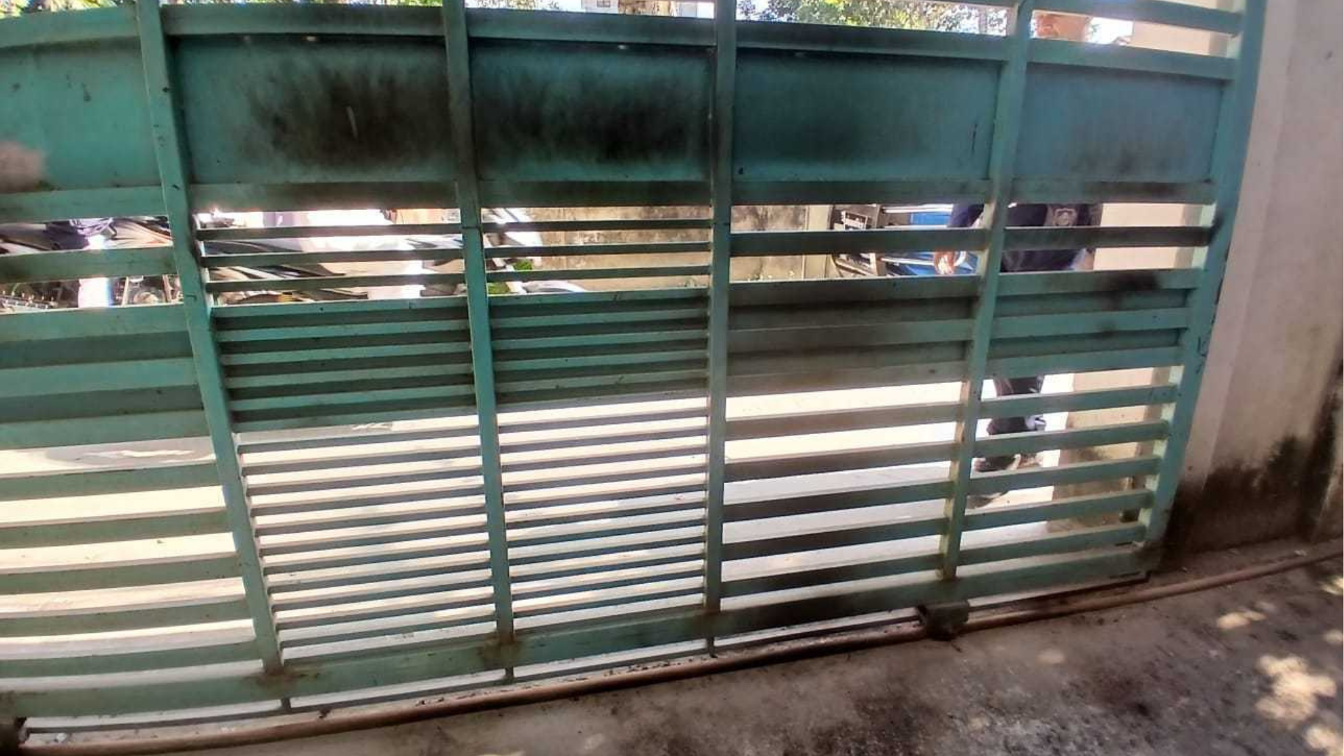 ডাকসু নেত্রী রাফিয়ার গ্রামের বাড়িতে ককটেল নিক্ষেপ ও অগ্নিসংযোগ