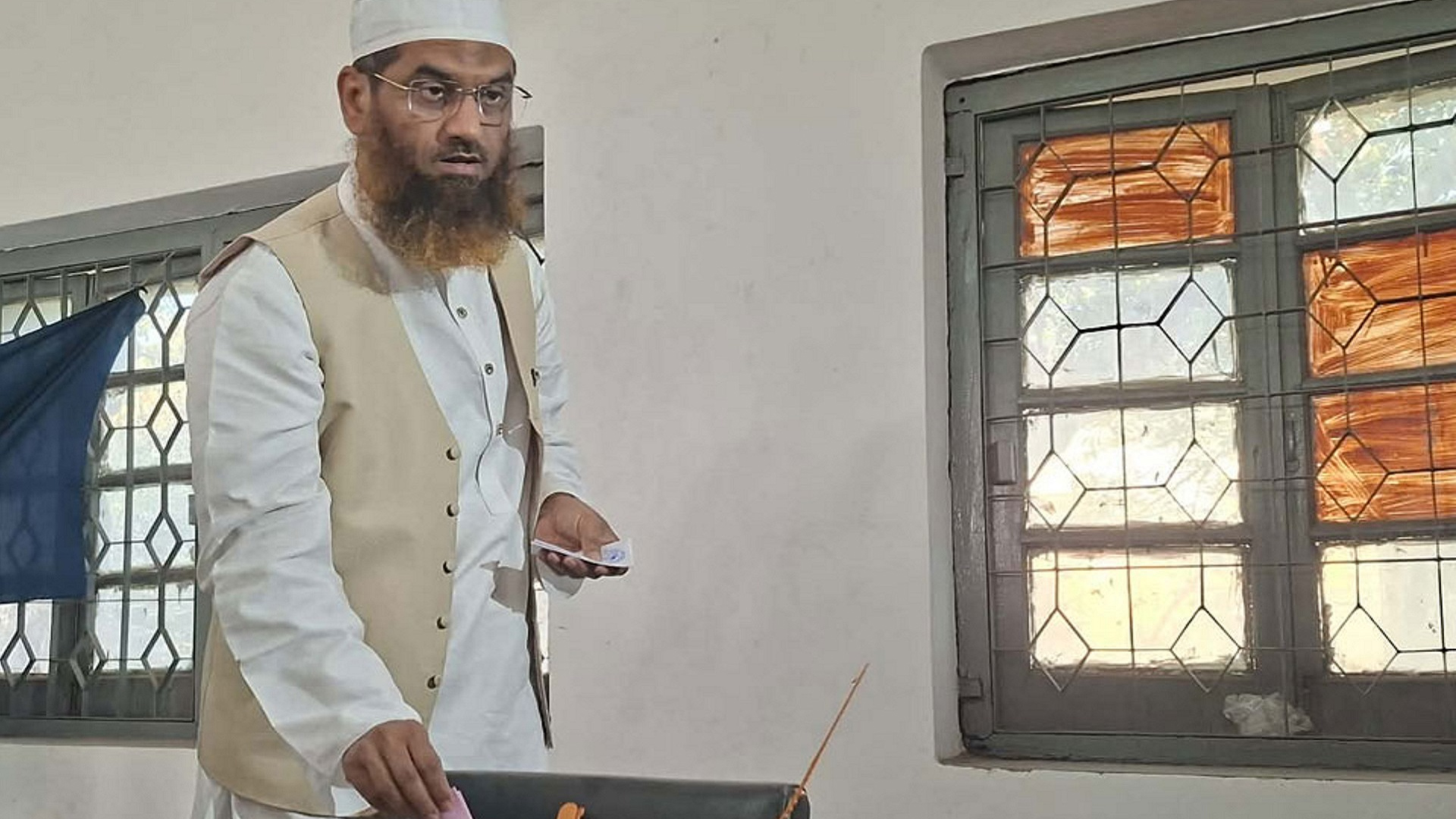 ভোট দিলেন মামুনুল হক