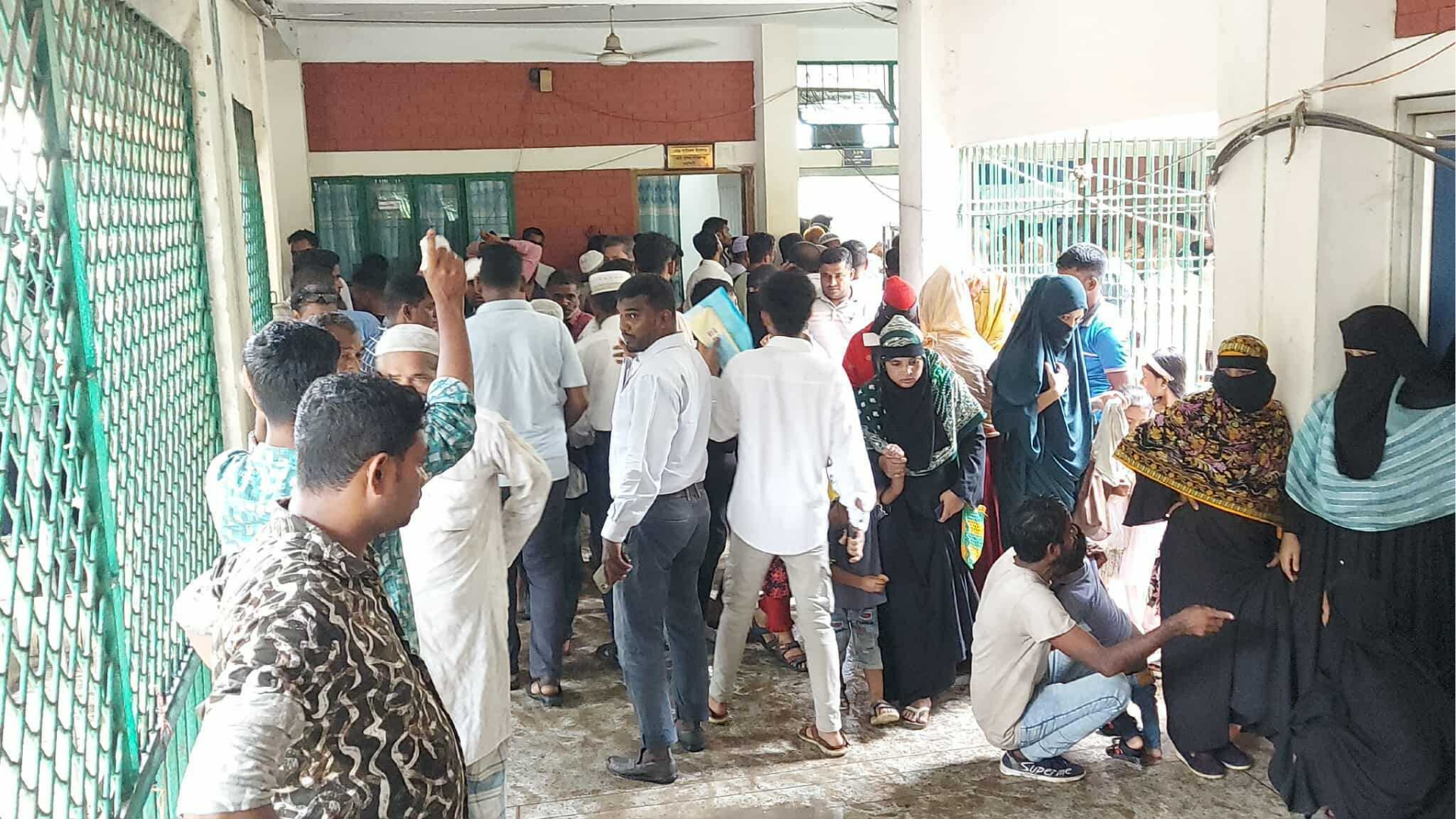 নরসিংদীতে আদালত প্রাঙ্গণে হামলার শিকার ছাত্রদল নেতা