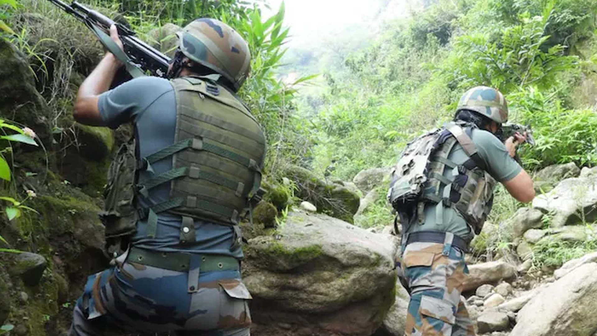 আসামে সেনা ক্যাম্পে বন্দুকধারীর হামলা