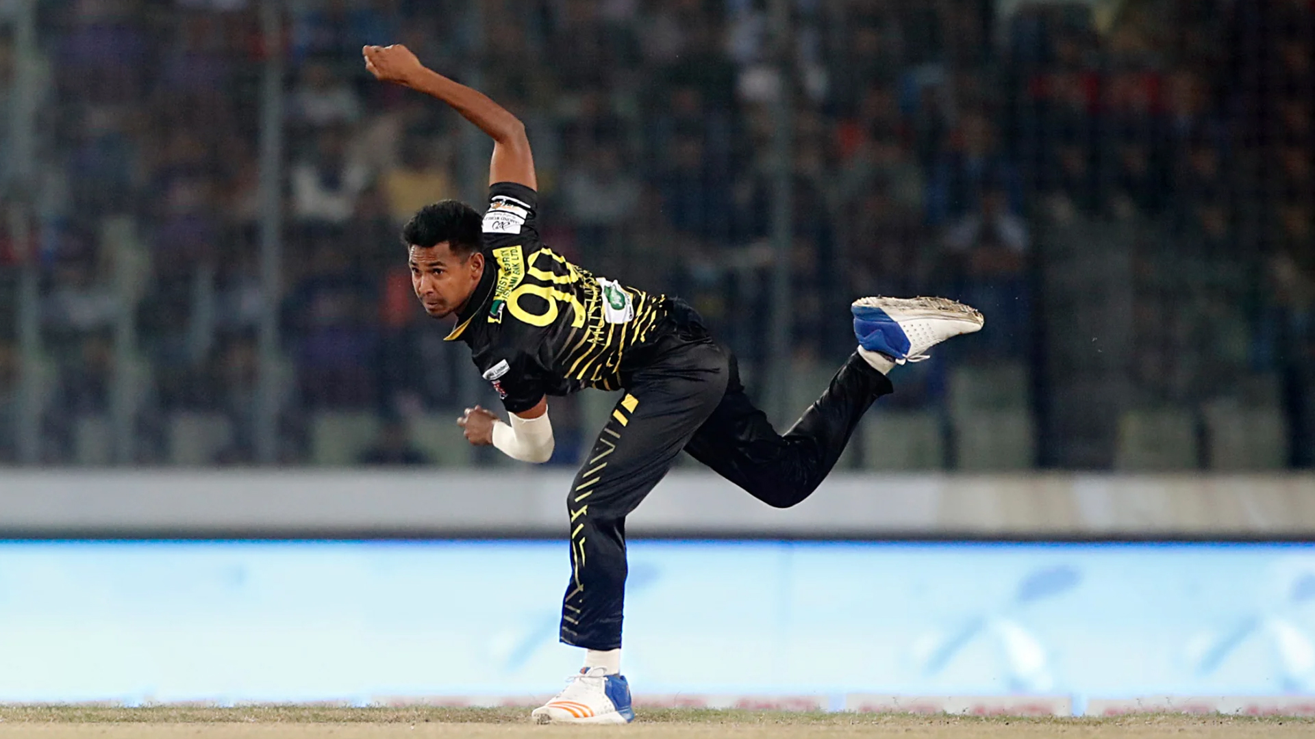 সাড়ে ৩ মাসের মধ্যে মোস্তাফিজকে দুবার কেনার ঘোষণা দুবাই ক্যাপিটালসের