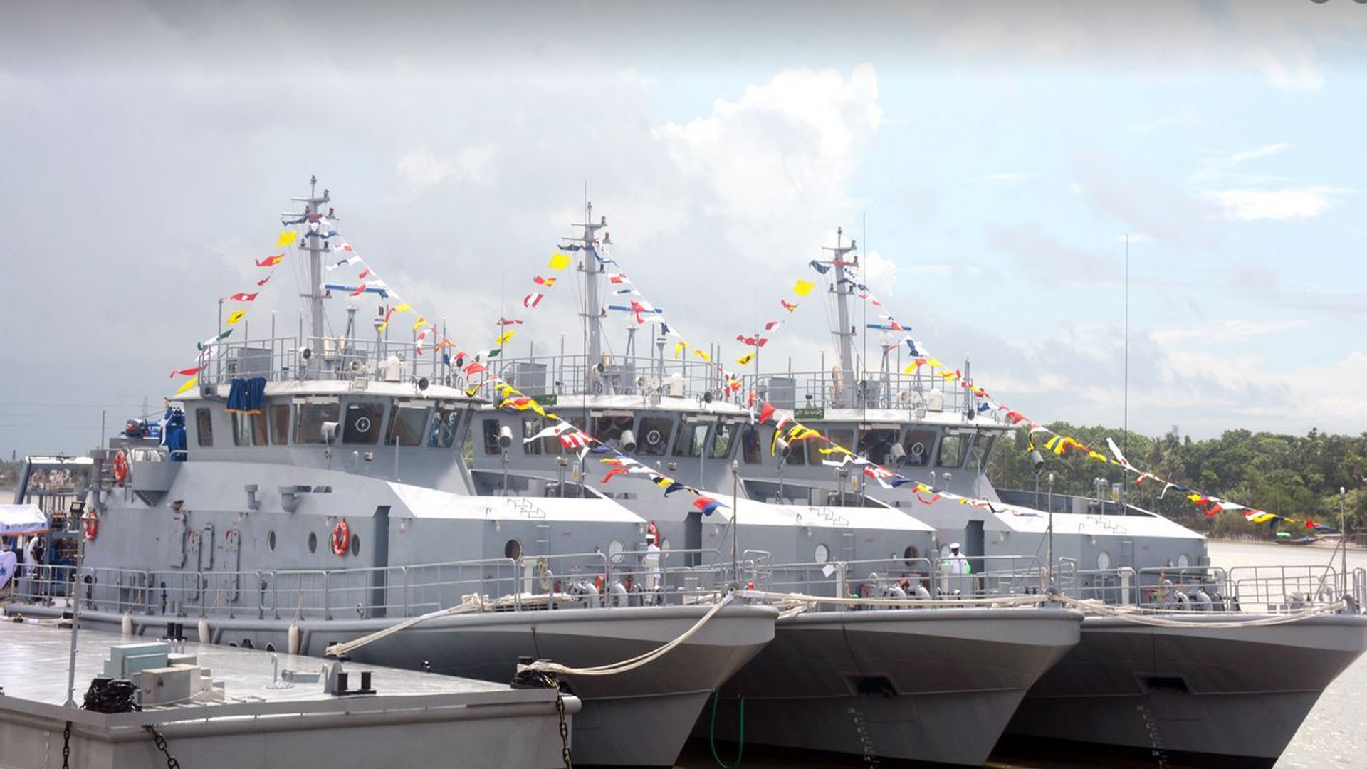 বাংলাদেশ নৌবাহিনীর বহরে যুক্ত হলো দেশীয় প্রযুক্তিতে নির্মিত ৩ ডাইভিং বোট