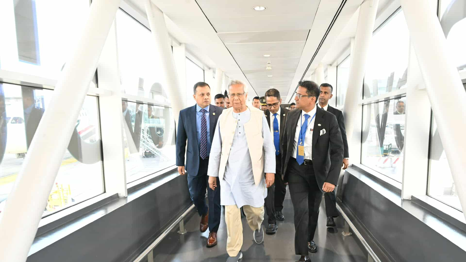 রোমে পৌঁছেছেন প্রধান উপদেষ্টা