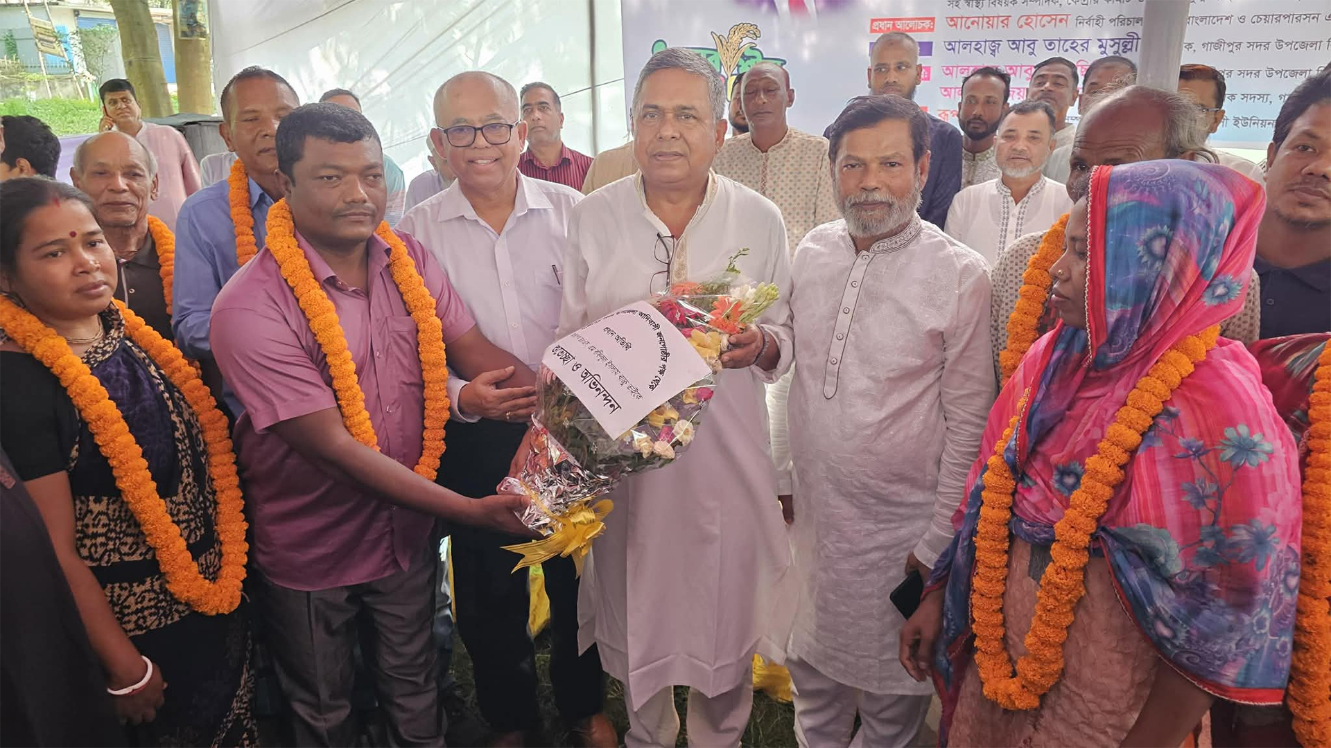 গাজীপুরে বিএনপিতে যোগ দিলেন দুই শতাধিক আদিবাসী