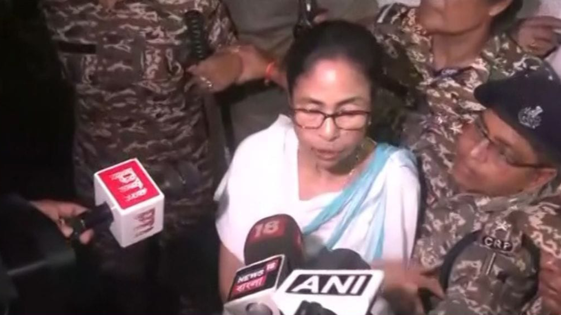 কেন্দ্রে মারধরের শিকার হওয়ার অভিযোগ মমতার, বললেন ‘আবার ফিরব’