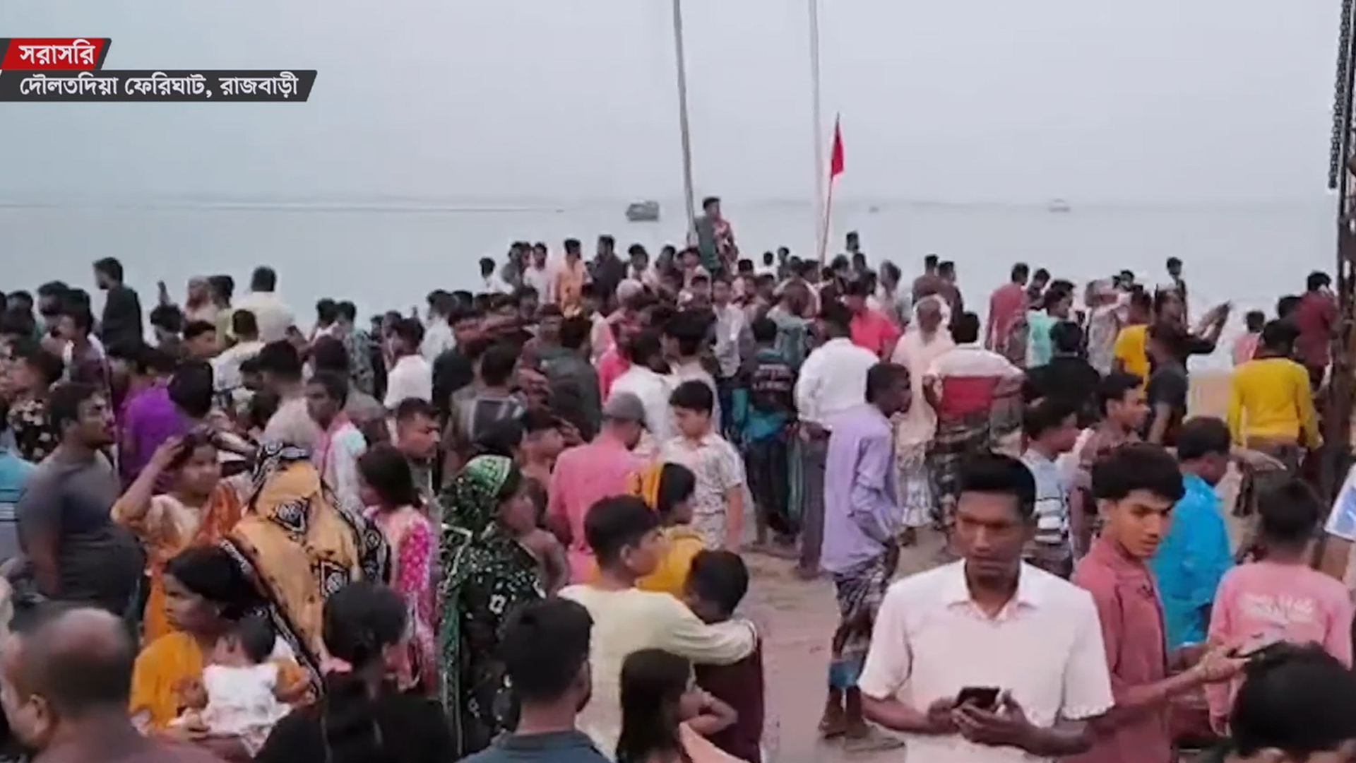 ফেরি থেকে নদীতে বাস: ঢাকা থেকে যাচ্ছে ডুবুরি দল