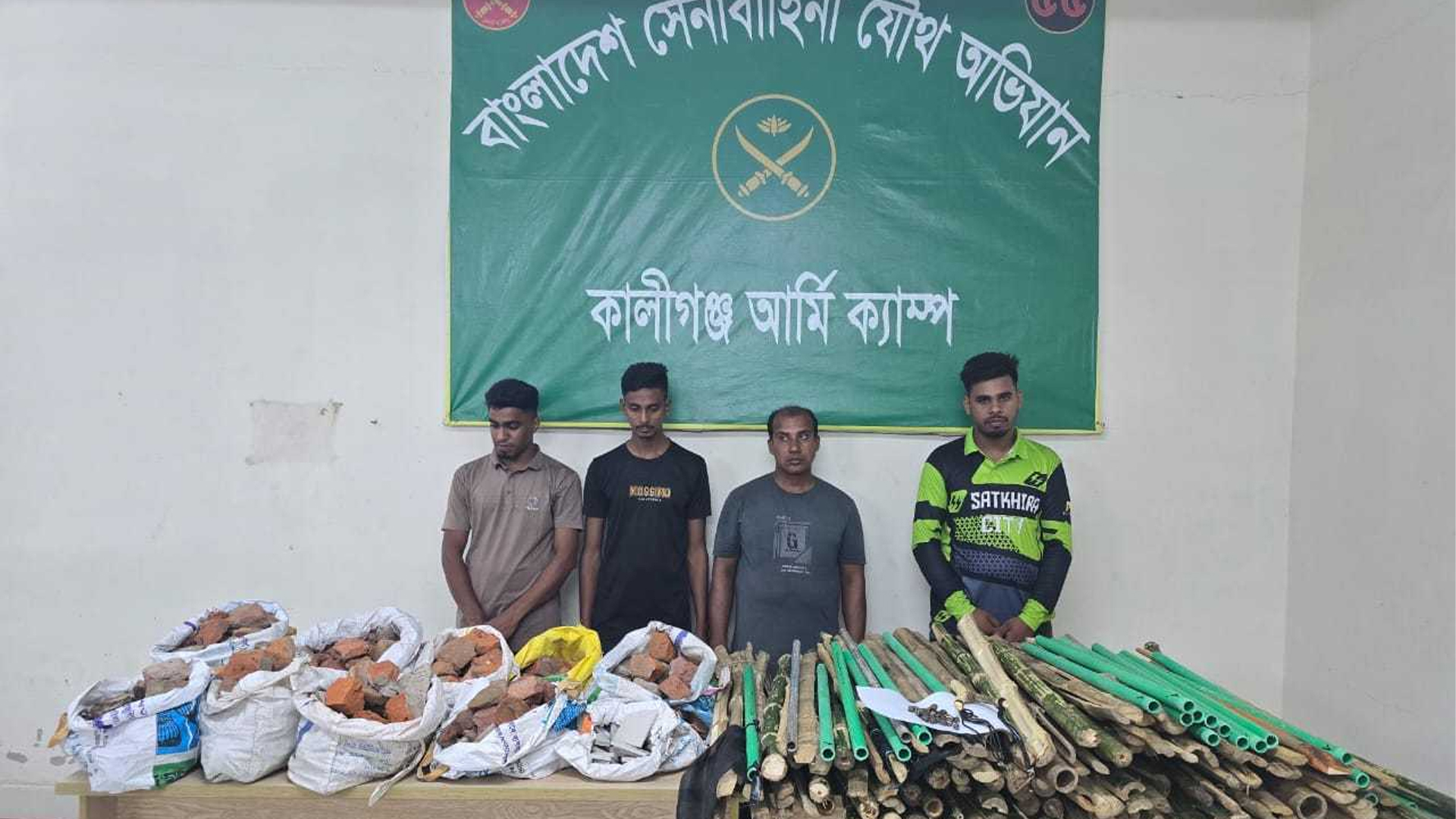 সাতক্ষীরা-৩: বিএনপির দুপক্ষের সম্ভাব্য সংঘর্ষ প্রতিহত করল সেনাবাহিনী