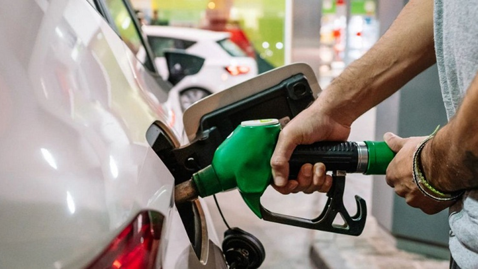 কালোবাজারে তেল বিক্রির দায়ে ফিলিং স্টেশন ম্যানেজারকে কারাদণ্ড