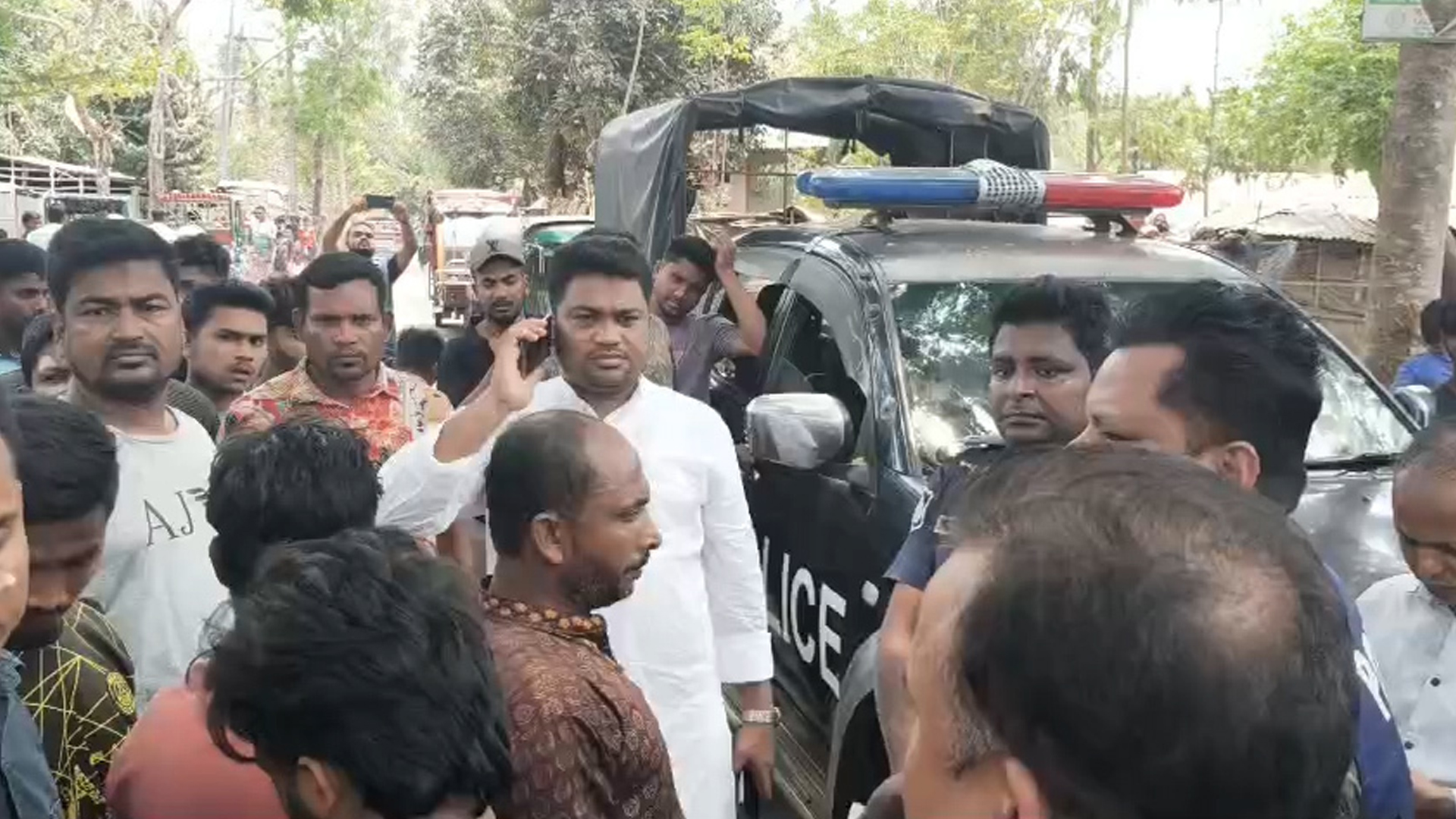 দুর্গম পাহাড়ে ৩ জনকে নৃশংস হত্যার নেপথ্যে কী?