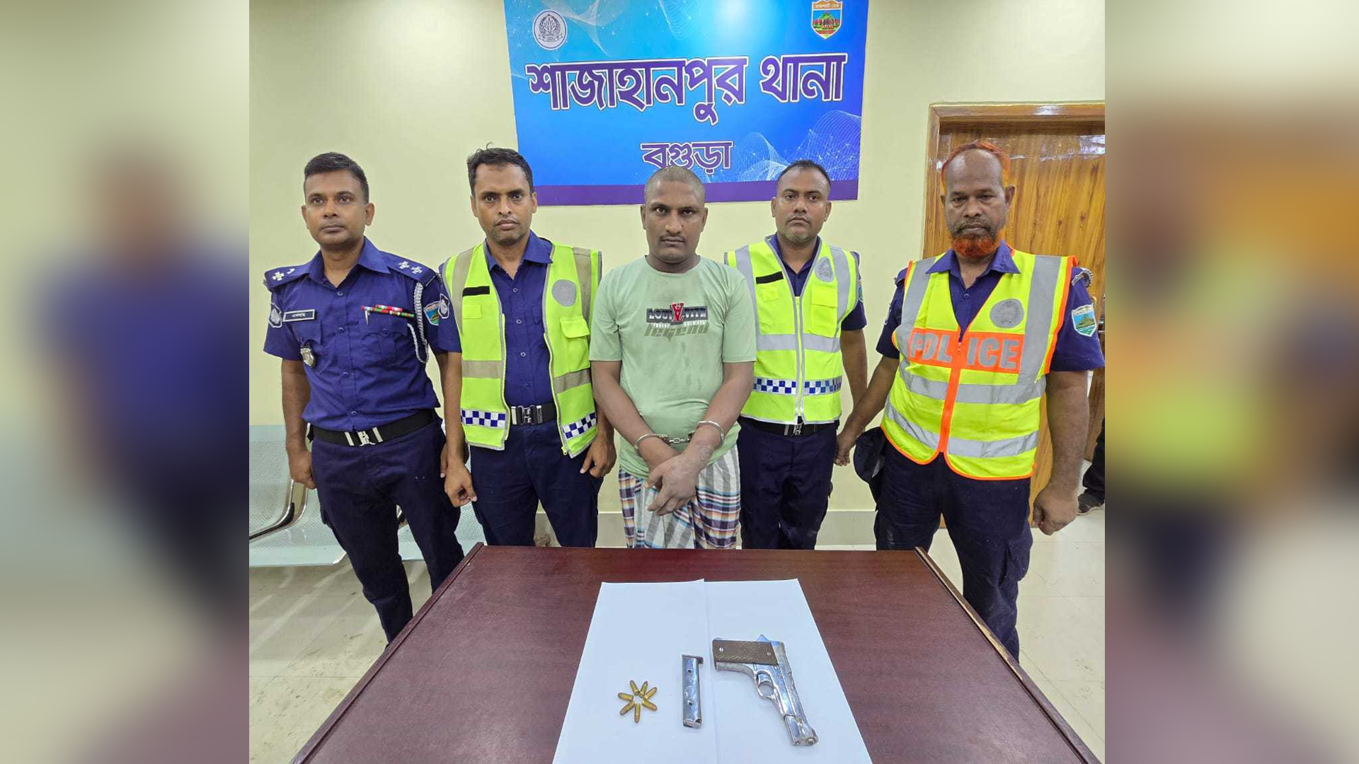বগুড়ায় বিদেশি আগ্নেয়াস্ত্রসহ যুবক গ্রেফতার