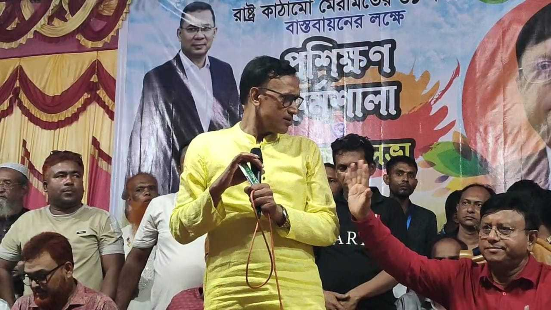 বক্তব্যের মাঝে আজান, থামতে বলায় চটলেন বিএনপি নেতা