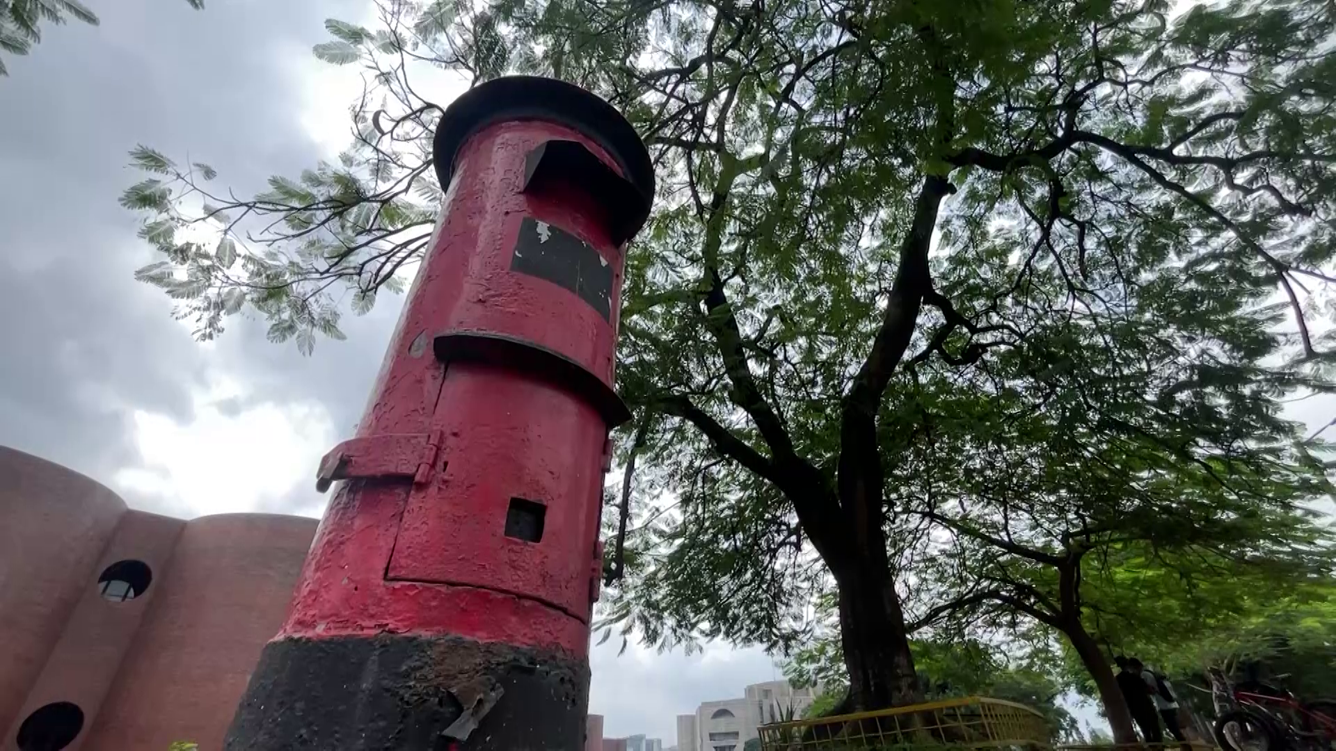 হাতের লেখা চিঠি এখন ইতিহাস, তবু স্মৃতিতে বেঁচে আছে এক টুকরো আবেগ