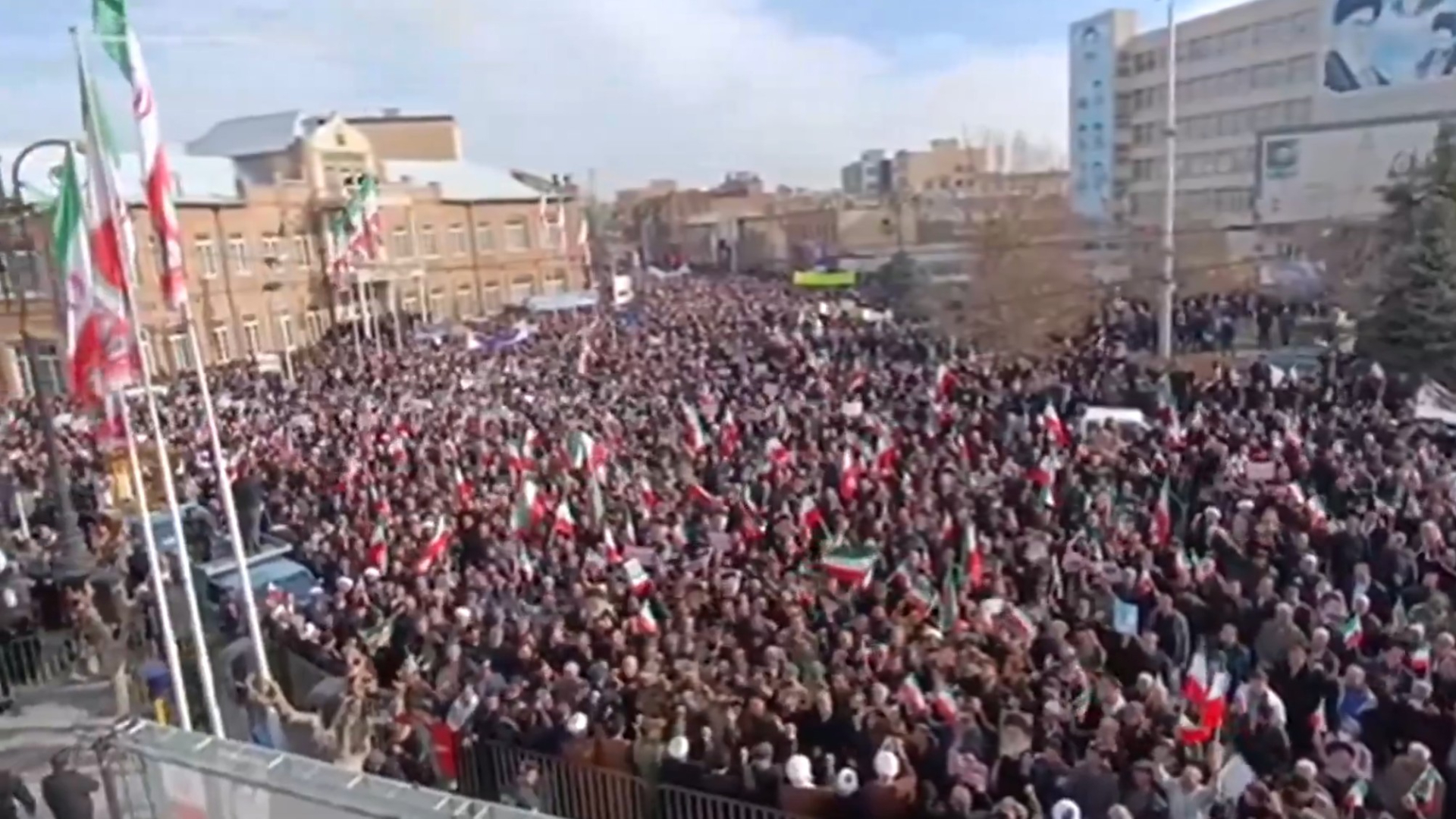 ইরানে সরকারপন্থি হাজারো মানুষের বিক্ষোভ, ‘ইসরাইল-যুক্তরাষ্ট্রের মৃত্যু হোক’ স্লোগান