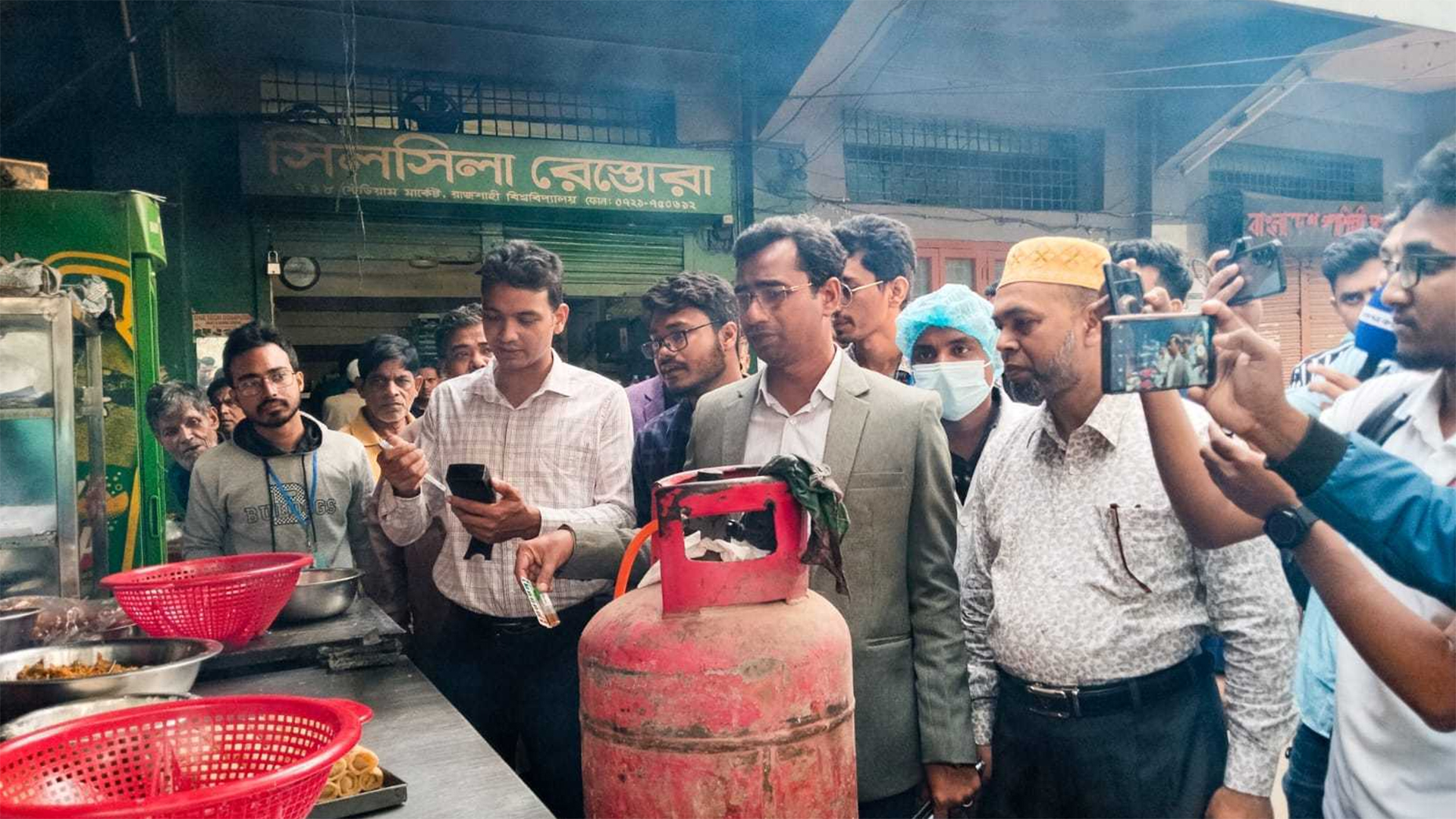 রাজশাহী বিশ্ববিদ্যালয়ে ভোক্তা অধিকারের অভিযান, ৫ প্রতিষ্ঠানকে জরিমানা