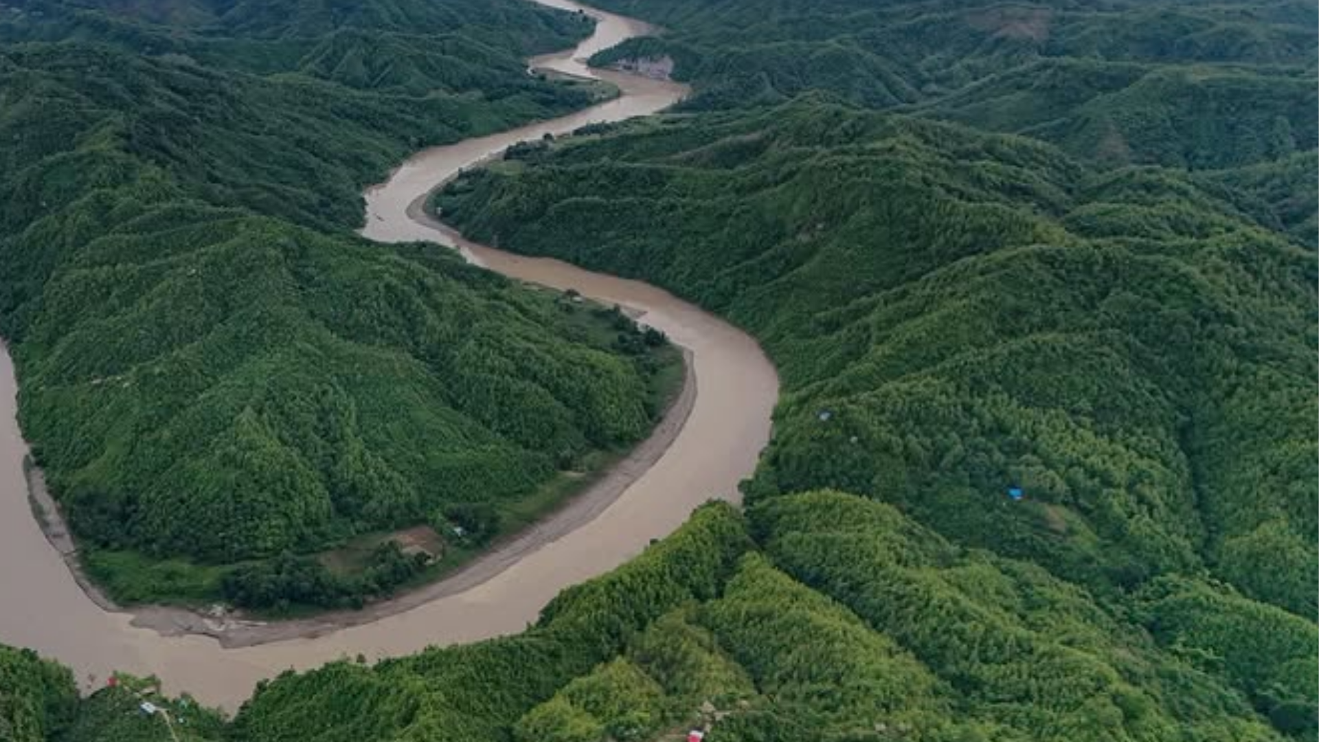 মাতামুহুরী নদীতে গোসল করতে নেমে পর্যটক নিখোঁজ