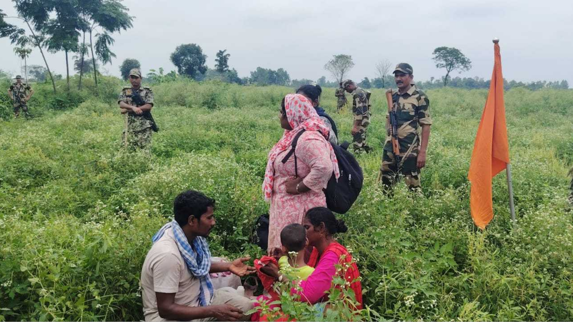 পুশইনে ব্যর্থ: লালমনিরহাট সীমান্ত থেকে ৩৩ জনকে সরালো বিএসএফ