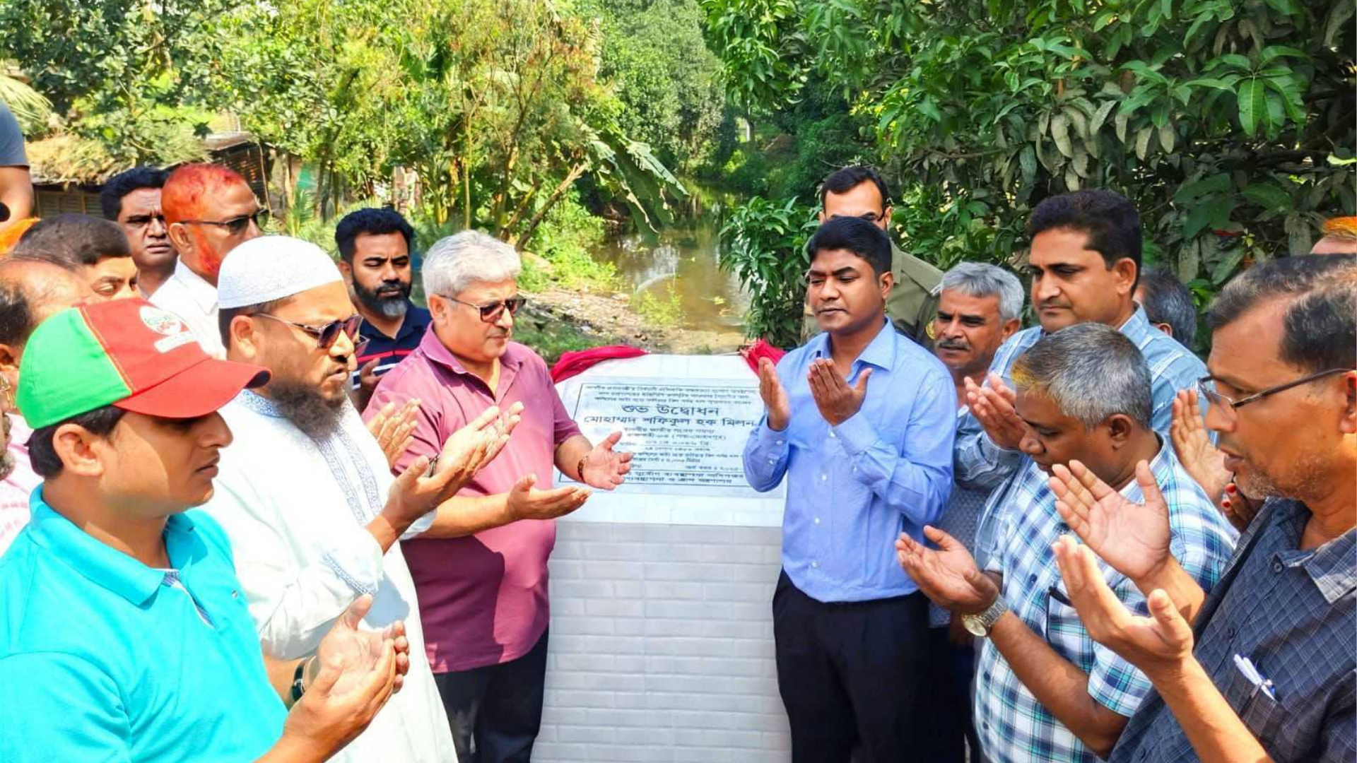 রাজশাহীতে পলি জমে ভরাট হওয়া খাল পুনঃখনন শুরু