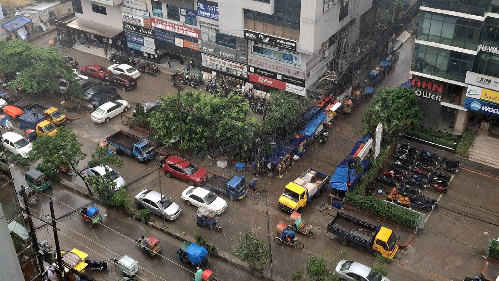 রাজধানীতে বজ্রপাতের সঙ্গে ভারি বৃষ্টি