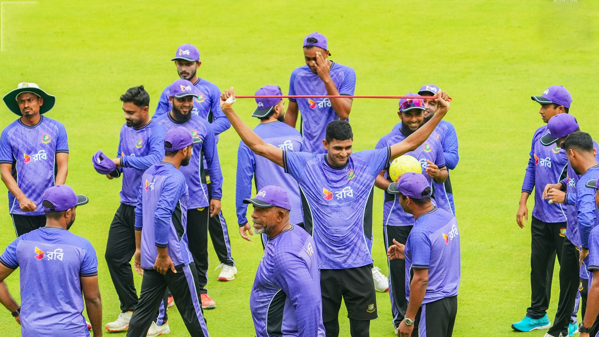 শ্রীলঙ্কার লিগে খেলতে নাম দিলেন ৩২ বাংলাদেশি, গোল্ড ক্যাটাগরিতে নাহিদ