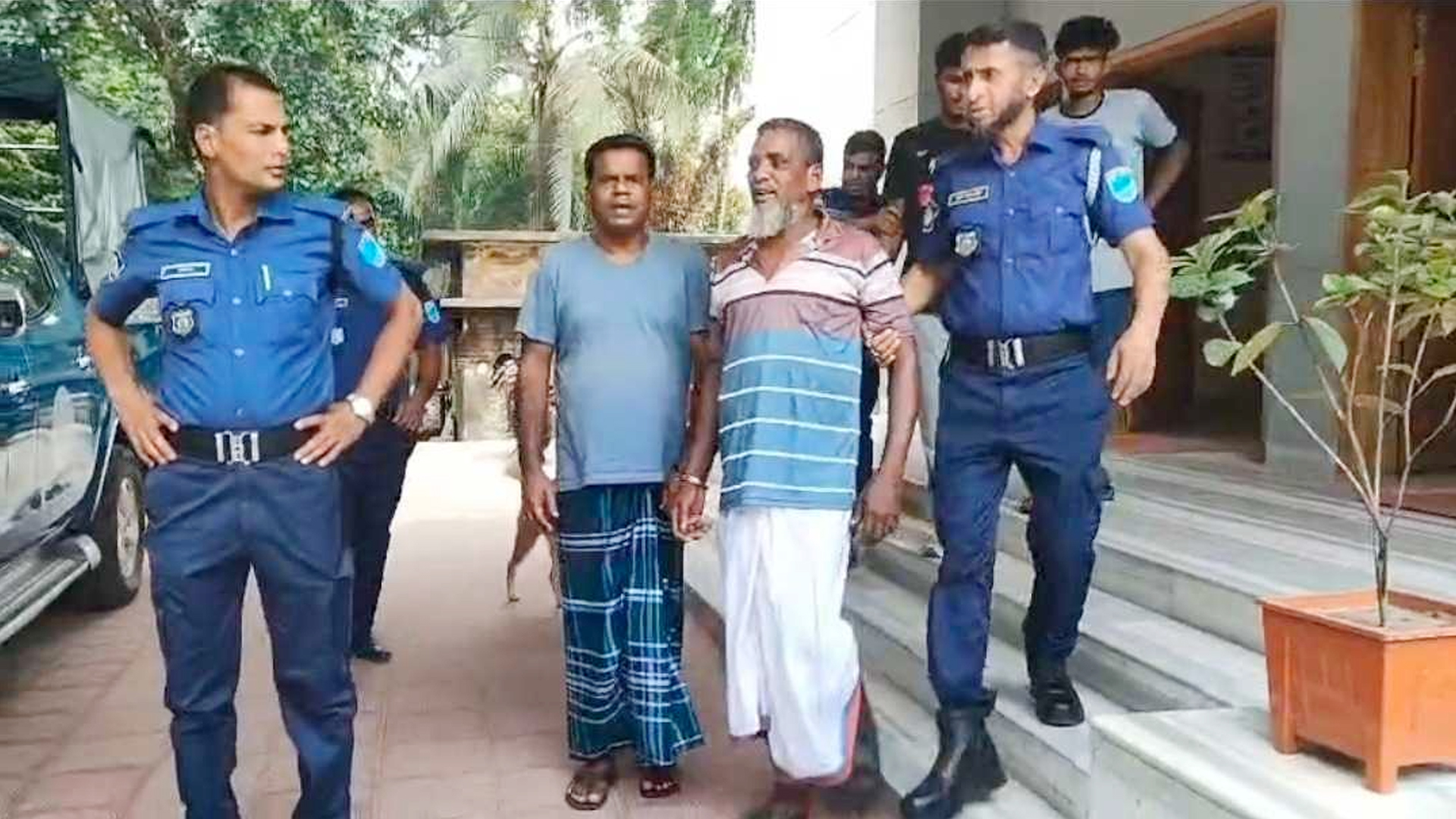 গোপালগঞ্জে হাসপাতালে ঢুকে যুবককে কুপিয়ে জখমের ঘটনায় গ্রেফতার ৬