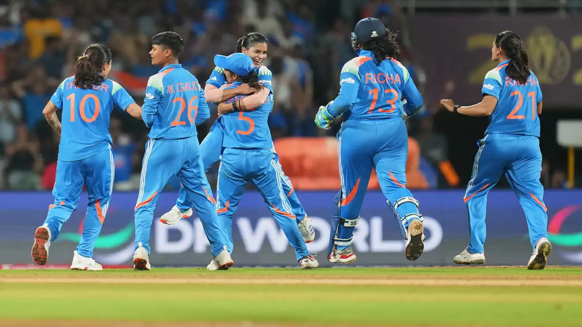 বিশ্বকাপ ক্রিকেটে প্রথমবারের মত শিরোপা ছিনিয়ে আনলো ভারতের মেয়েরা