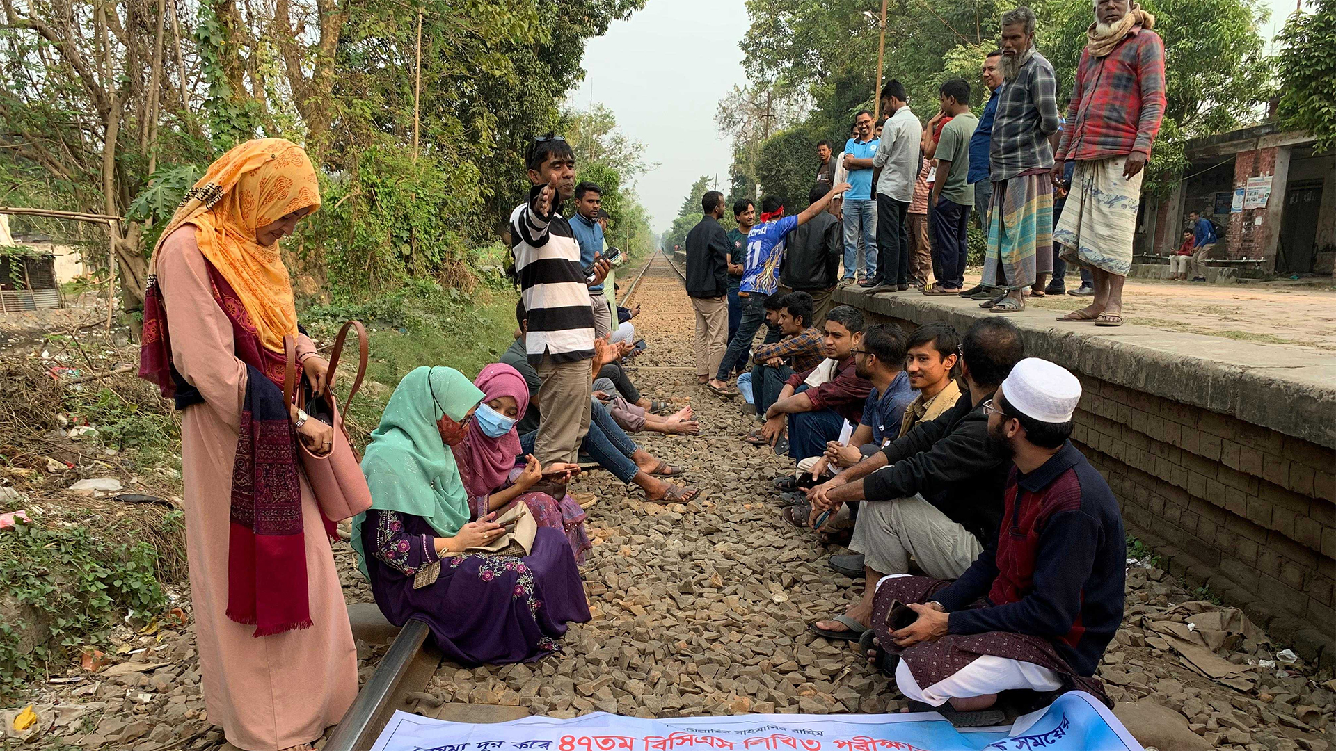 ৬ ঘণ্টা পর রাজশাহীর সঙ্গে সারাদেশের রেল যোগাযোগ স্বাভাবিক