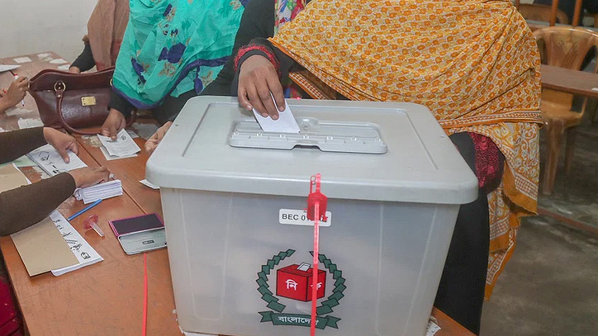 পলাতক আসামি হতে পারবে না প্রার্থী, বাড়ল জামানত