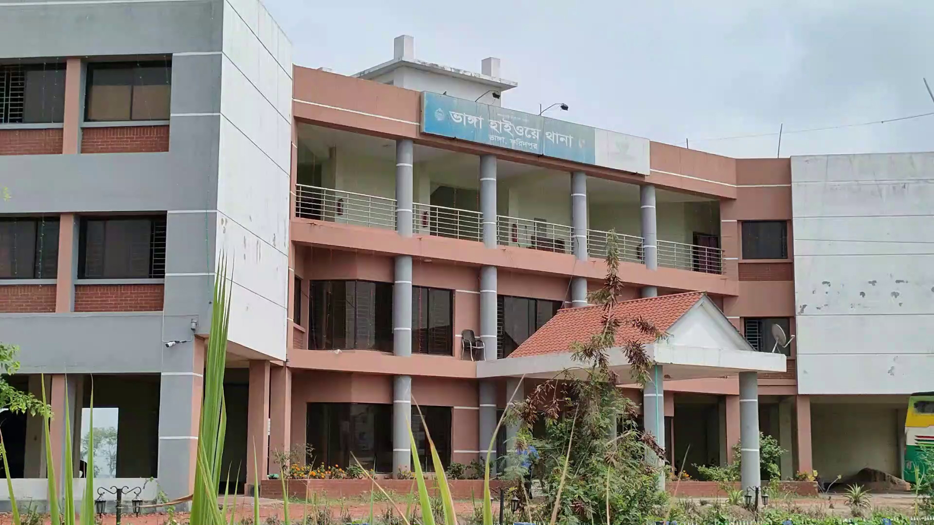 ফরিদপুরে মহাসড়কের পাশ থেকে অজ্ঞাতপরিচয় ব্যক্তির মরদেহ উদ্ধার
