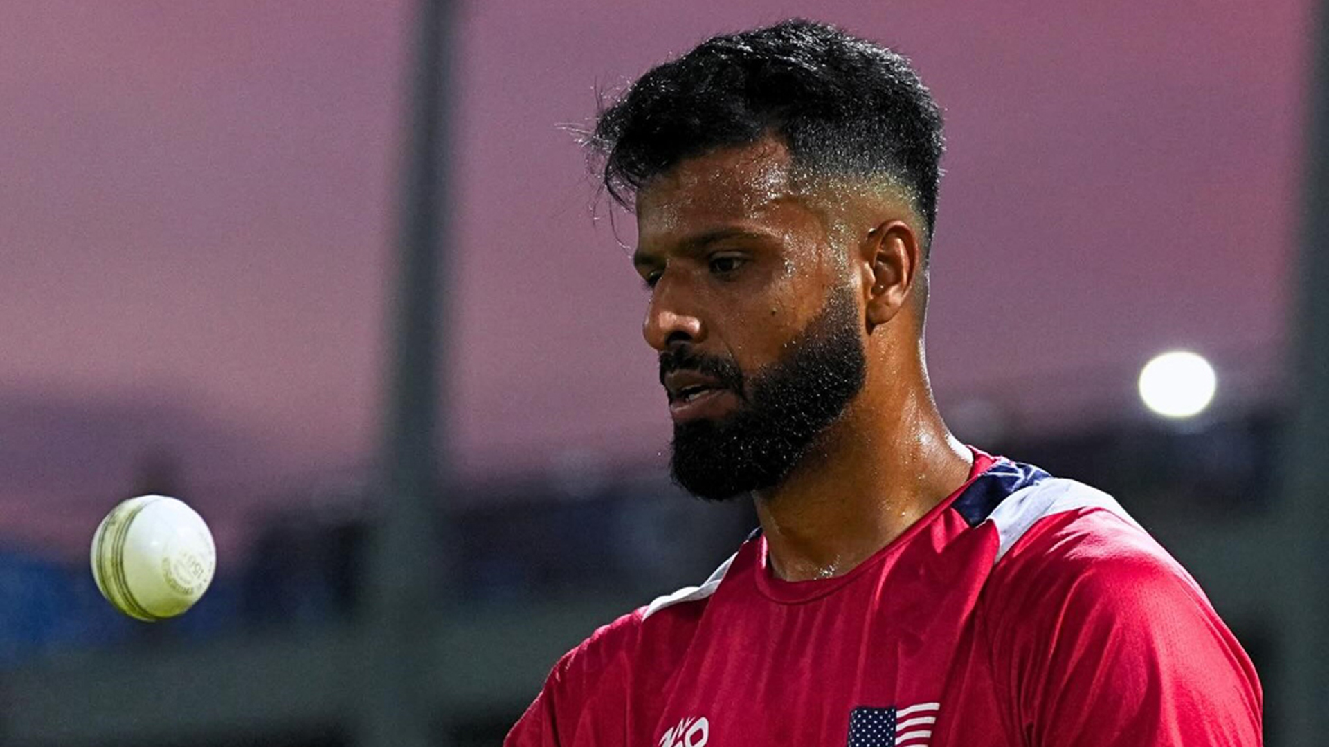 পাকিস্তানের হয়ে বিশ্বকাপে খেলা ক্রিকেটার এবার খেলতে পারেন তাদেরই বিপক্ষে