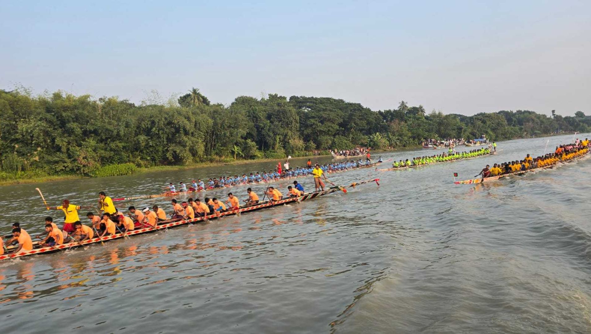 ভৈরব নদে গ্রাম বাংলার ঐতিহ্যবাহী নৌকাবাইচ প্রতিযোগিতা