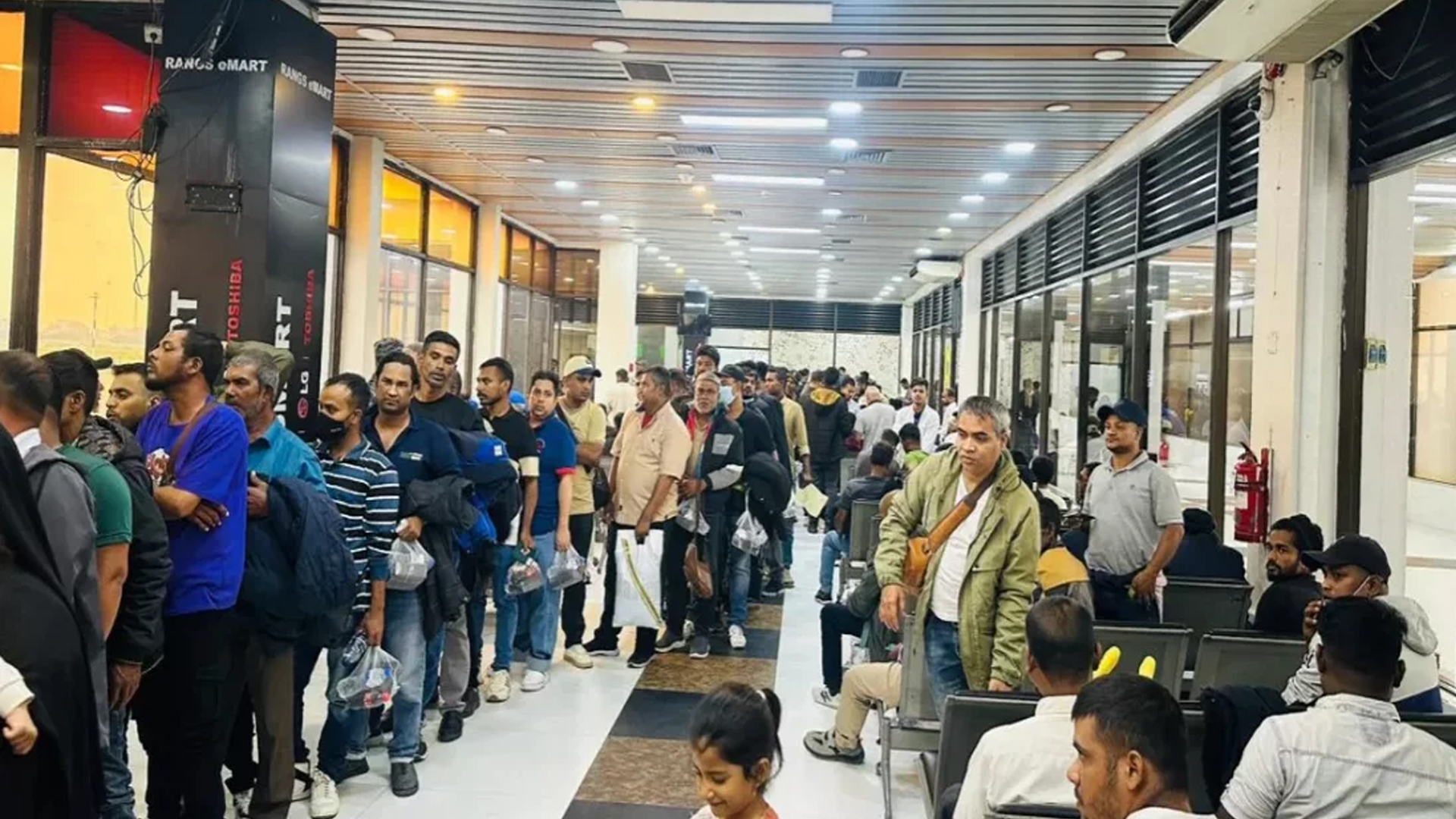 এক মাসে লিবিয়া থেকে দেশে ফিরেছেন ৯২৮ বাংলাদেশি