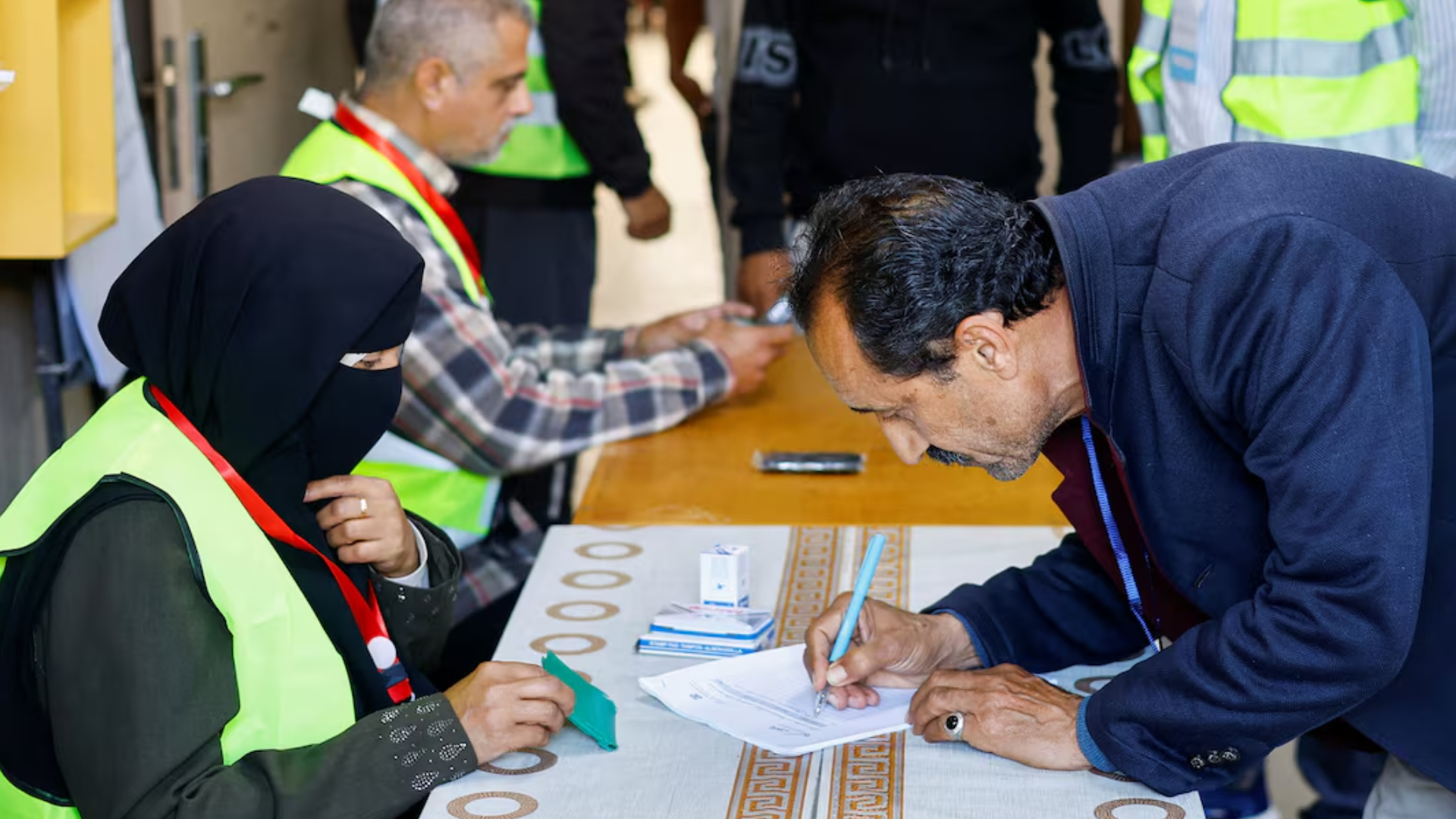 ফিলিস্তিনের স্থানীয় সরকার নির্বাচনে মাহমুদ আব্বাস সমর্থিত প্রার্থীদের নিরঙ্কুশ জয়