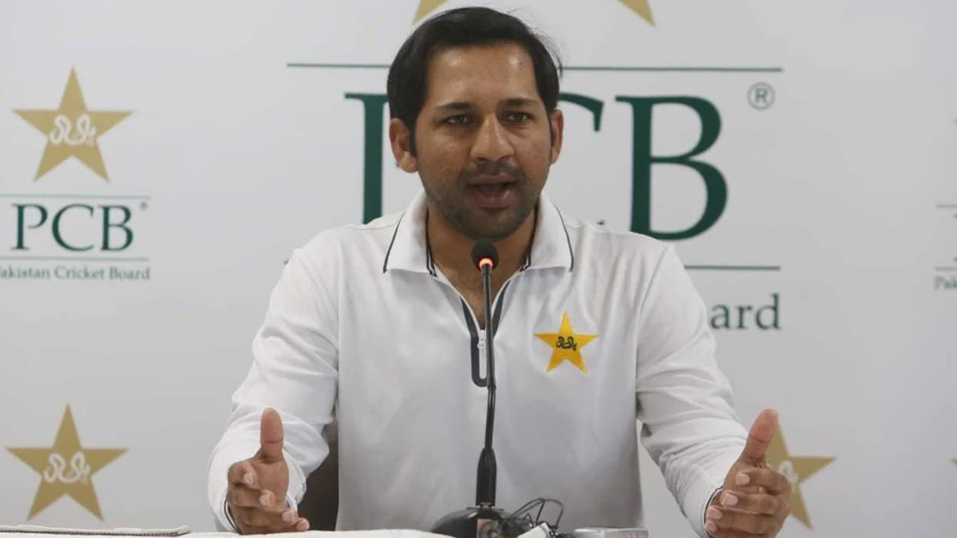 সমালোচনার জবাব ফলাফলে দিতে চান বাবরদের কোচ সরফরাজ