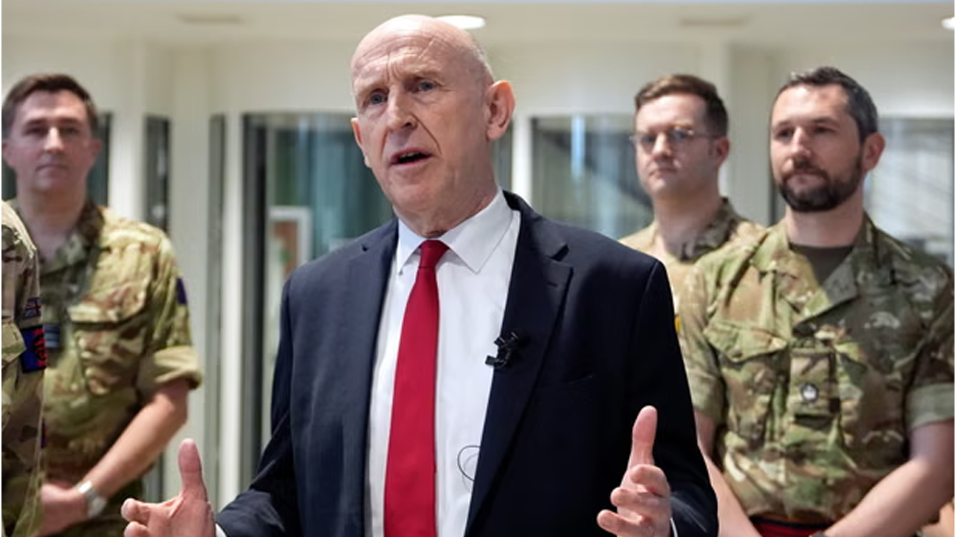 ইরানের ড্রোন কৌশলের নেপথ্যে পুতিনের ‘অদৃশ্য হাত’ আছে: ব্রিটিশ প্রতিরক্ষামন্ত্রী