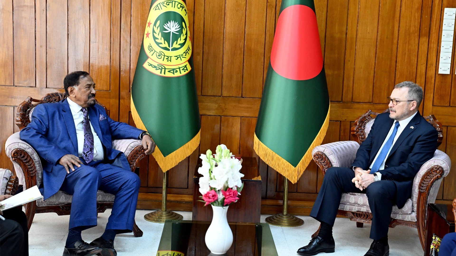 রাশিয়ার রাষ্ট্রদূতের সঙ্গে স্পিকার হাফিজ উদ্দিন আহমদের সৌজন্য সাক্ষাৎ