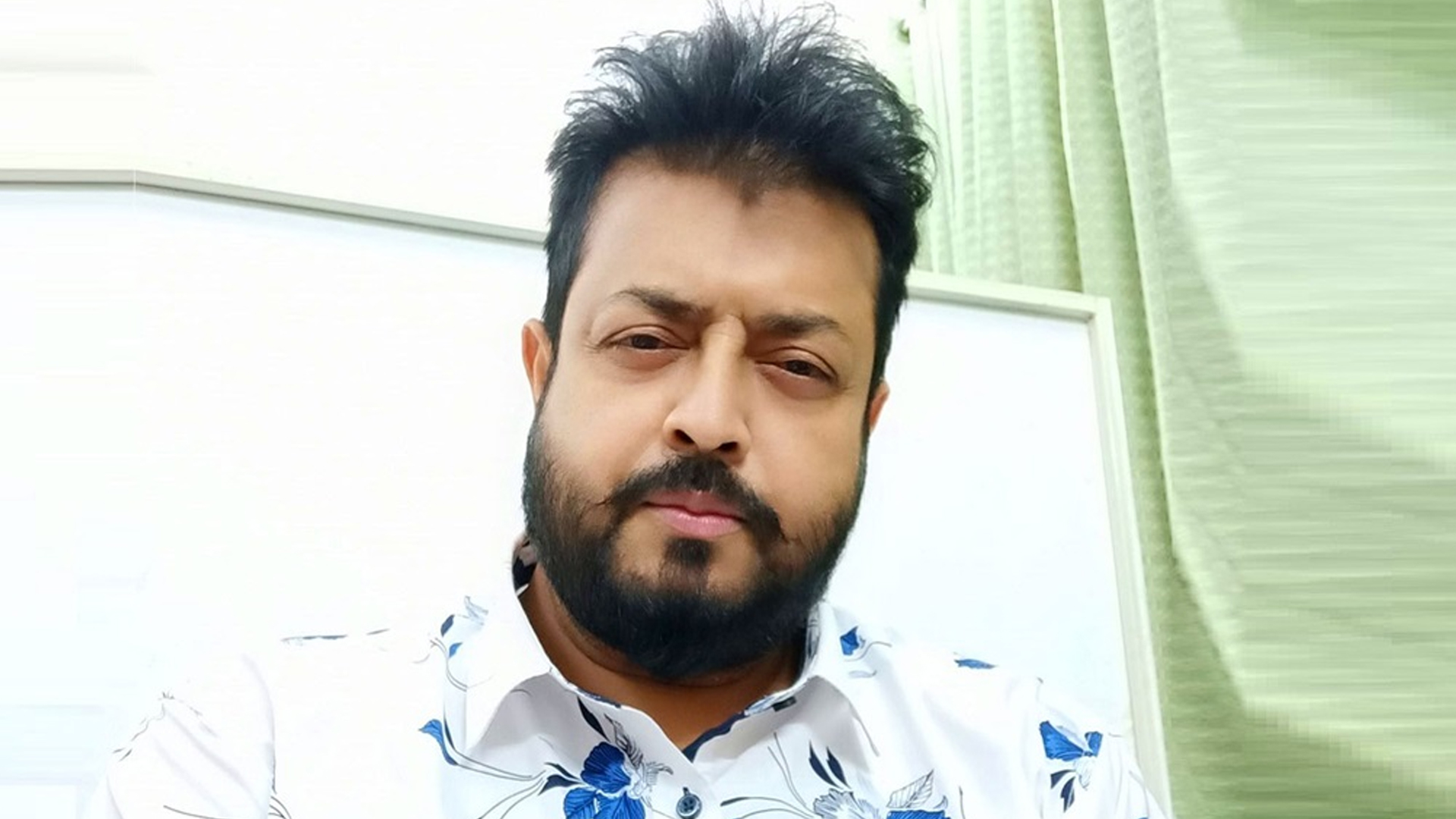 সিঙ্গাপুর থেকে ভিডিও বার্তা দিলেন ওমর সানী