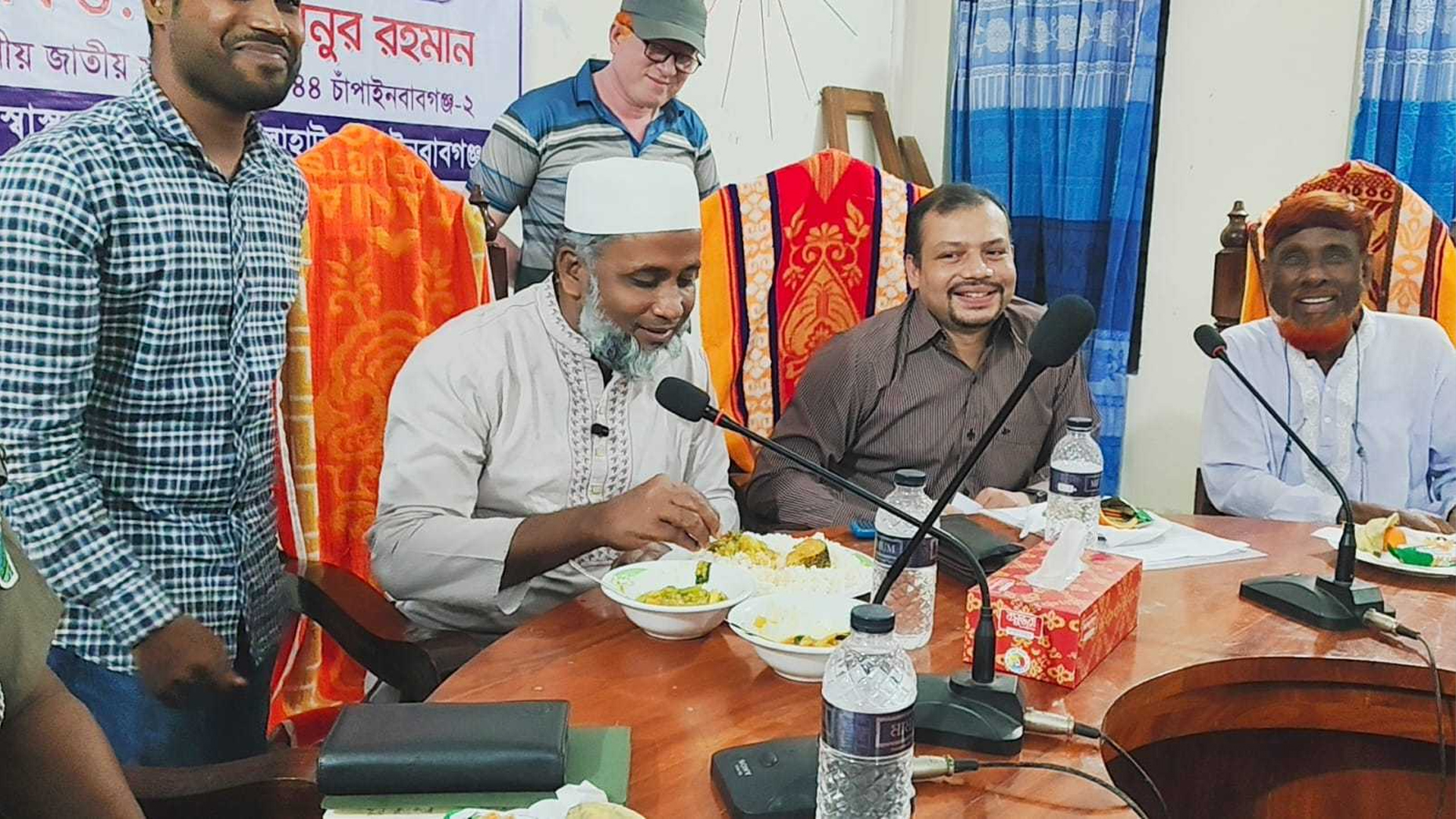 হাসপাতালের খাবার খেয়ে মান যাচাই করলেন এমপি