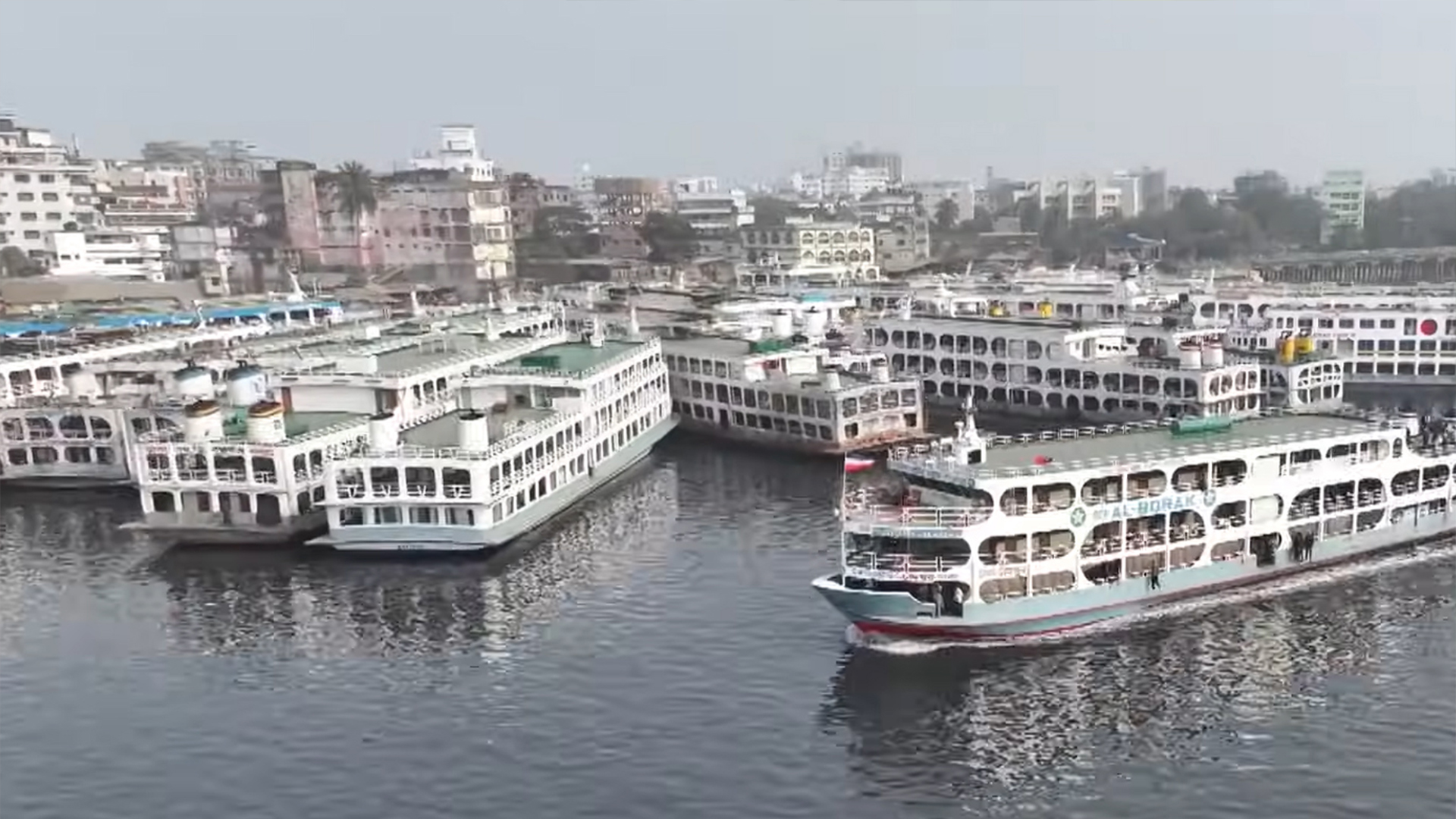 পাটুরিয়া-দৌলতদিয়া ও আরিচা-কাজিহাটে সব ধরনের নৌযান চলাচল স্বাভাবিক