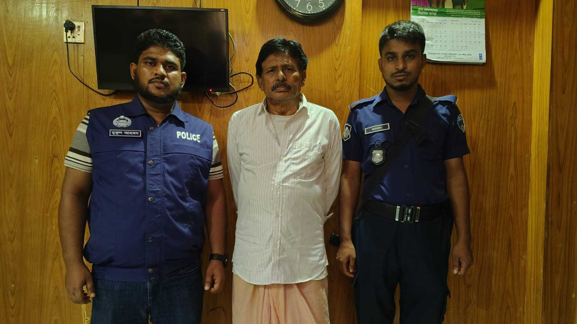 শ্বশুরবাড়ি থেকে ককটেলসহ গ্রেফতার সন্দ্বীপ উপজেলা আওয়ামী লীগের সভাপতি
