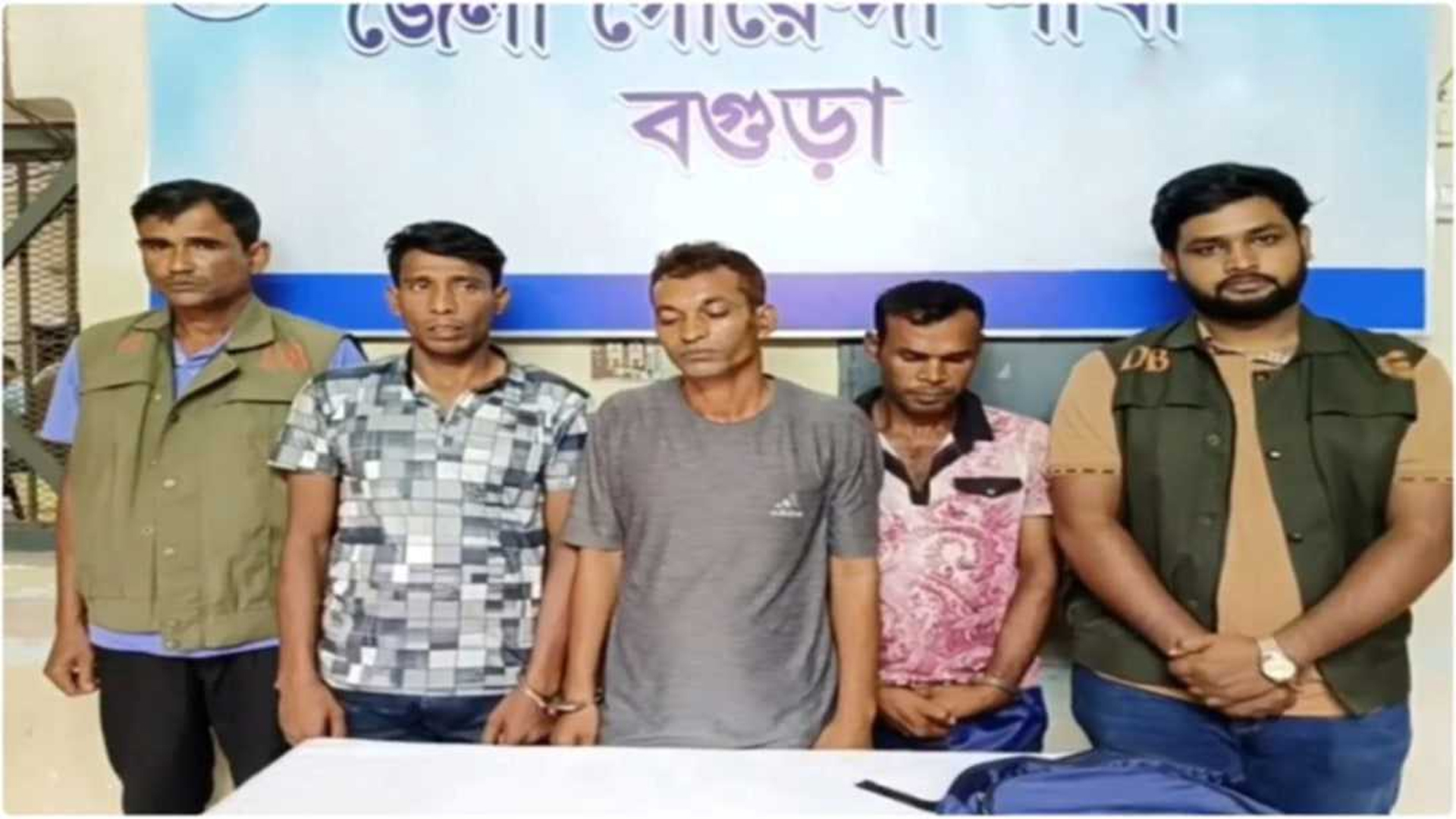ডাকাতির পর শ্বাসরোধে হত্যা করা হয় শ্বশুর ও পুত্রবধূকে