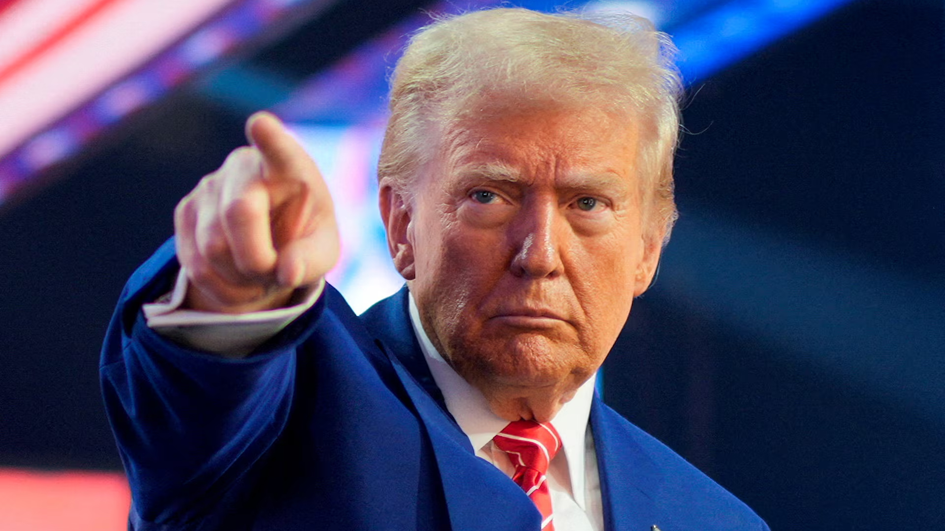 এবার ভেনেজুয়েলার অন্তর্বর্তী প্রেসিডেন্টকে ট্রাম্পের হুঁশিয়ারি