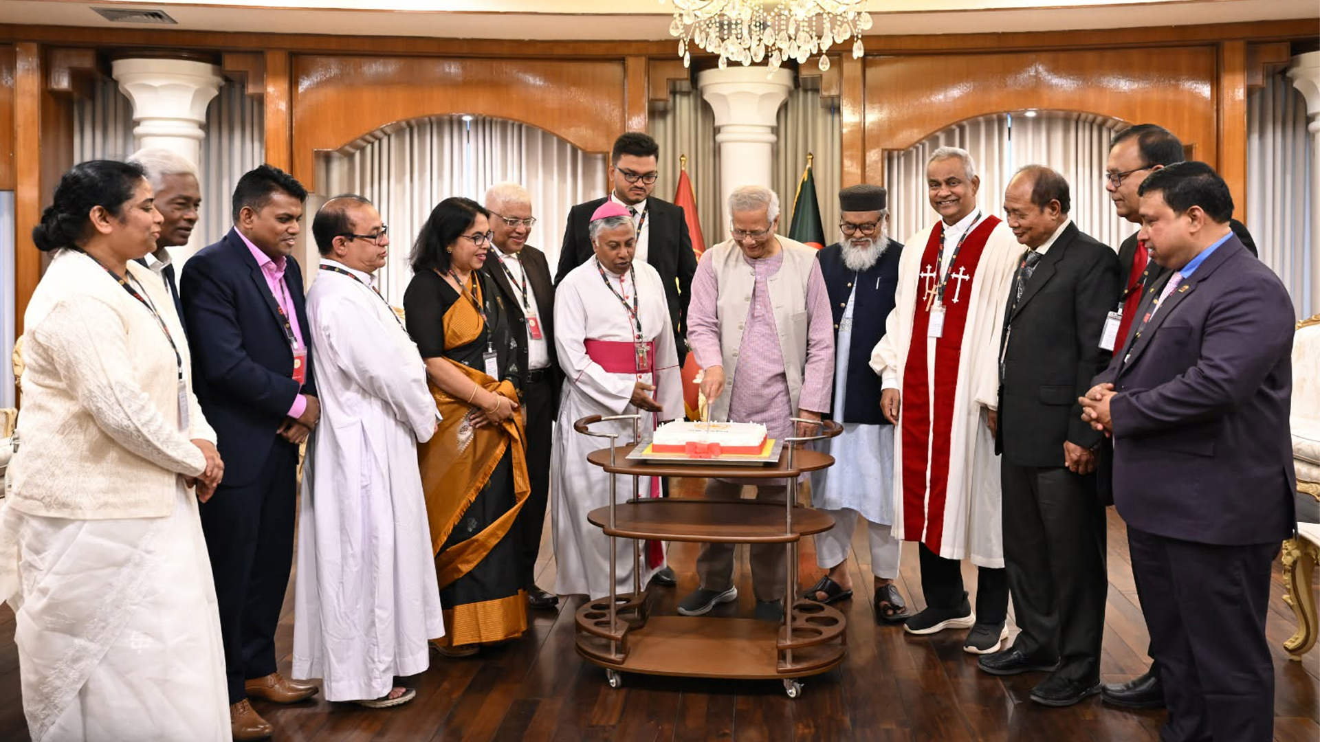 বড়দিন উপলক্ষে ধর্মীয় নেতাদের সঙ্গে প্রধান উপদেষ্টার শুভেচ্ছা বিনিময়