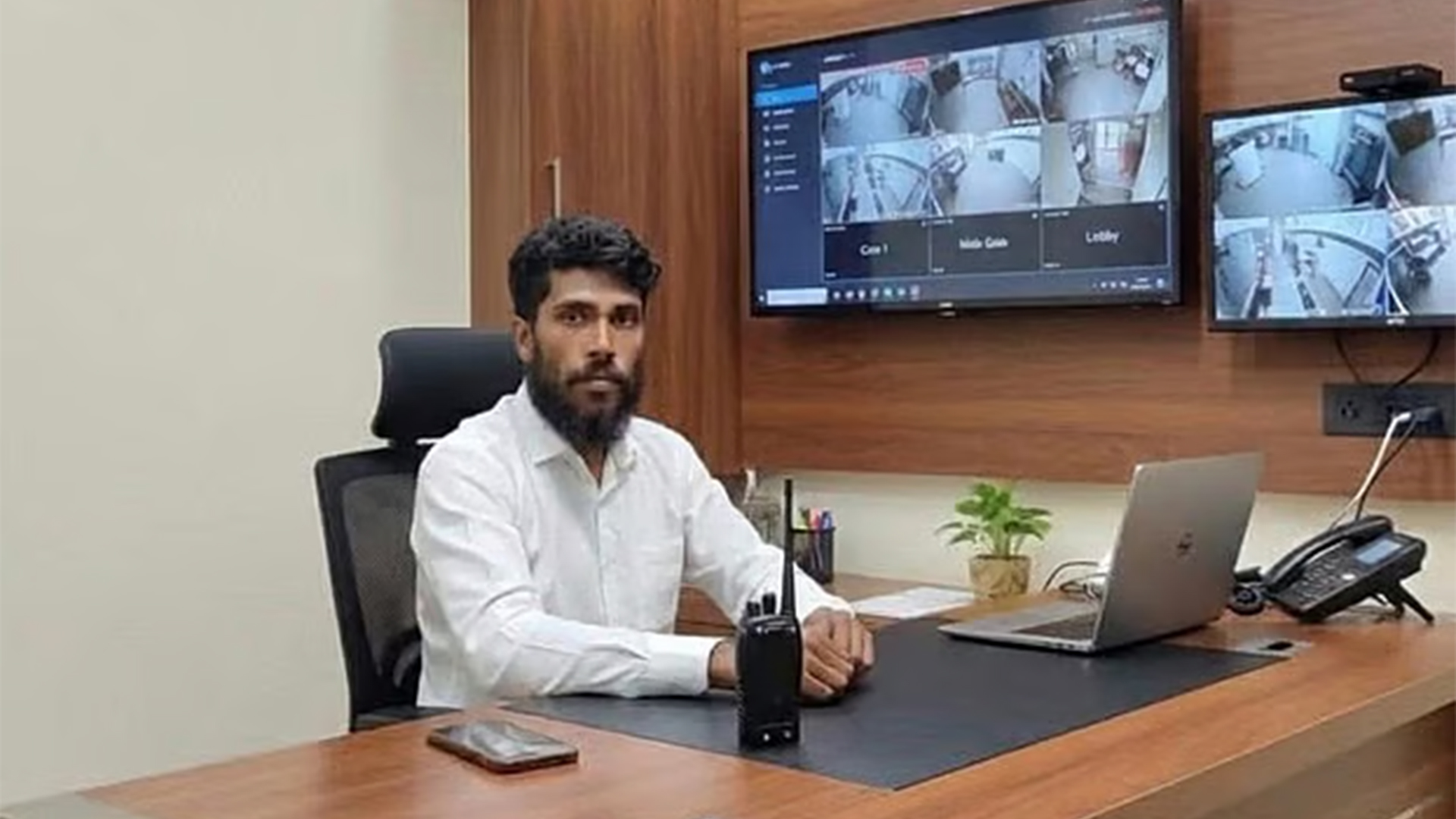 স্বরাষ্ট্রমন্ত্রীর নাম ব্যবহার করে প্রতারণা, যুবক গ্রেফতার