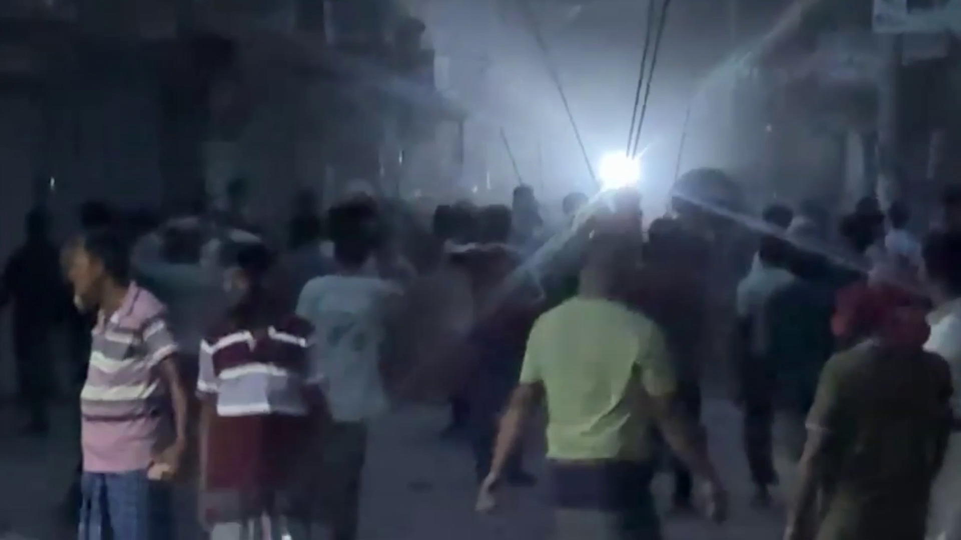 ভাঙ্গায় টর্চ জ্বালিয়ে সংঘর্ষে জড়াল চার গ্রামবাসী